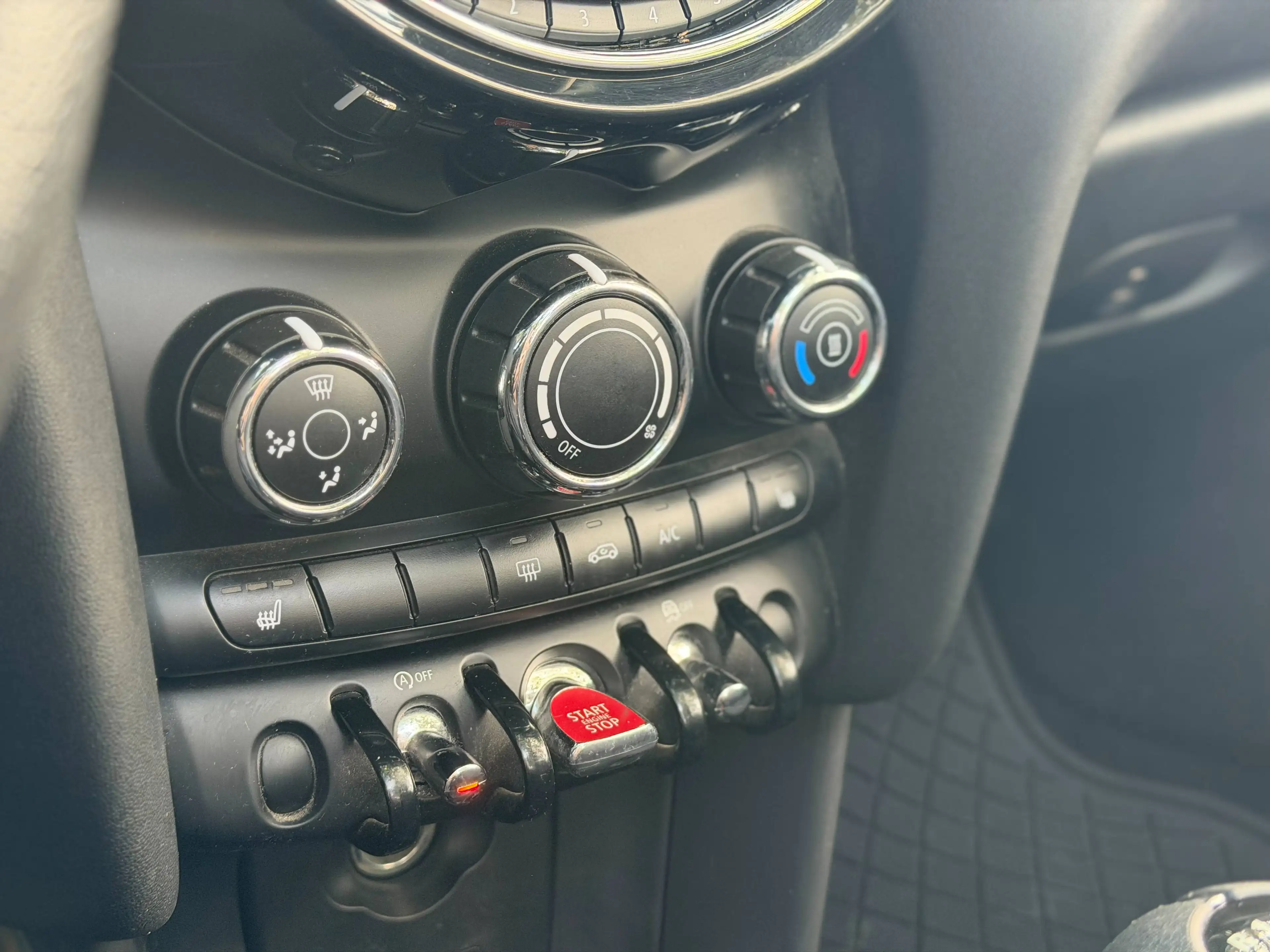 MINI One Cabrio 1.5i 102cv - GPS - LED - Sièges chauffants — photo 14