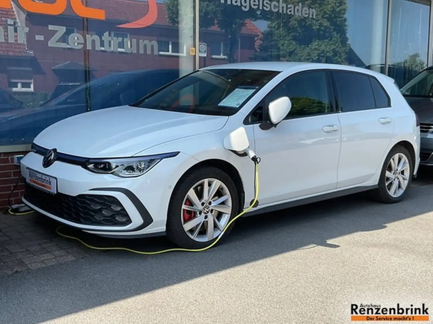 Volkswagen Golf VIII GTE Matrix AHK ACC Kamera Keyless-Access Weiß - 2