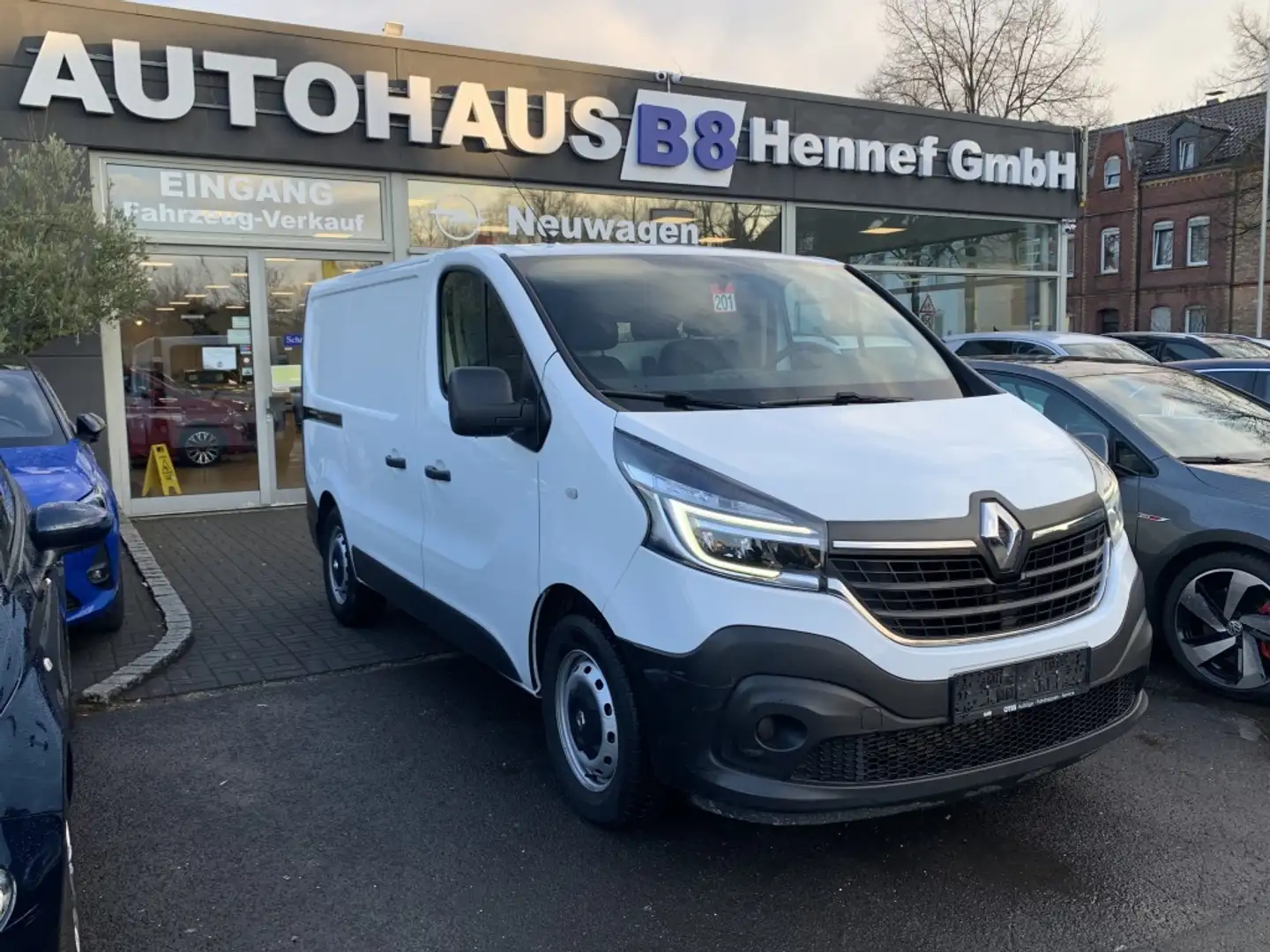 Renault Trafic L1H1 2,8t Komfort Regal AHK LED PDC Klima Weiß - 1