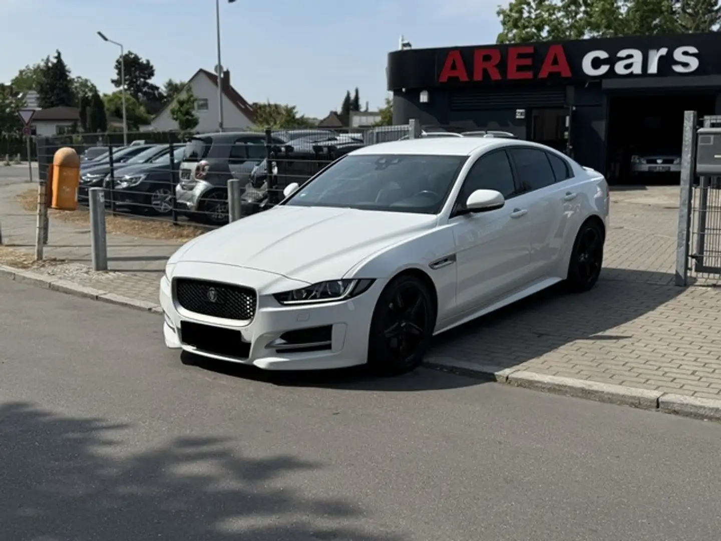 Jaguar XE R-Sport*BI-XENON*NAVI*MERIDIAN*SPUR*ACC* Белый - 2