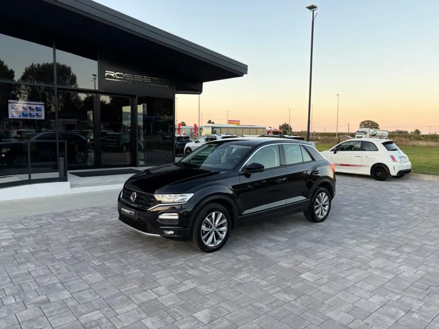 Volkswagen T-Roc 1.6 TDI SCR Business ANCHE PER NEOPATENTATI Nero - 2