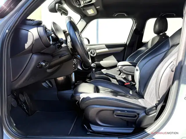 MINI Hatch view 12