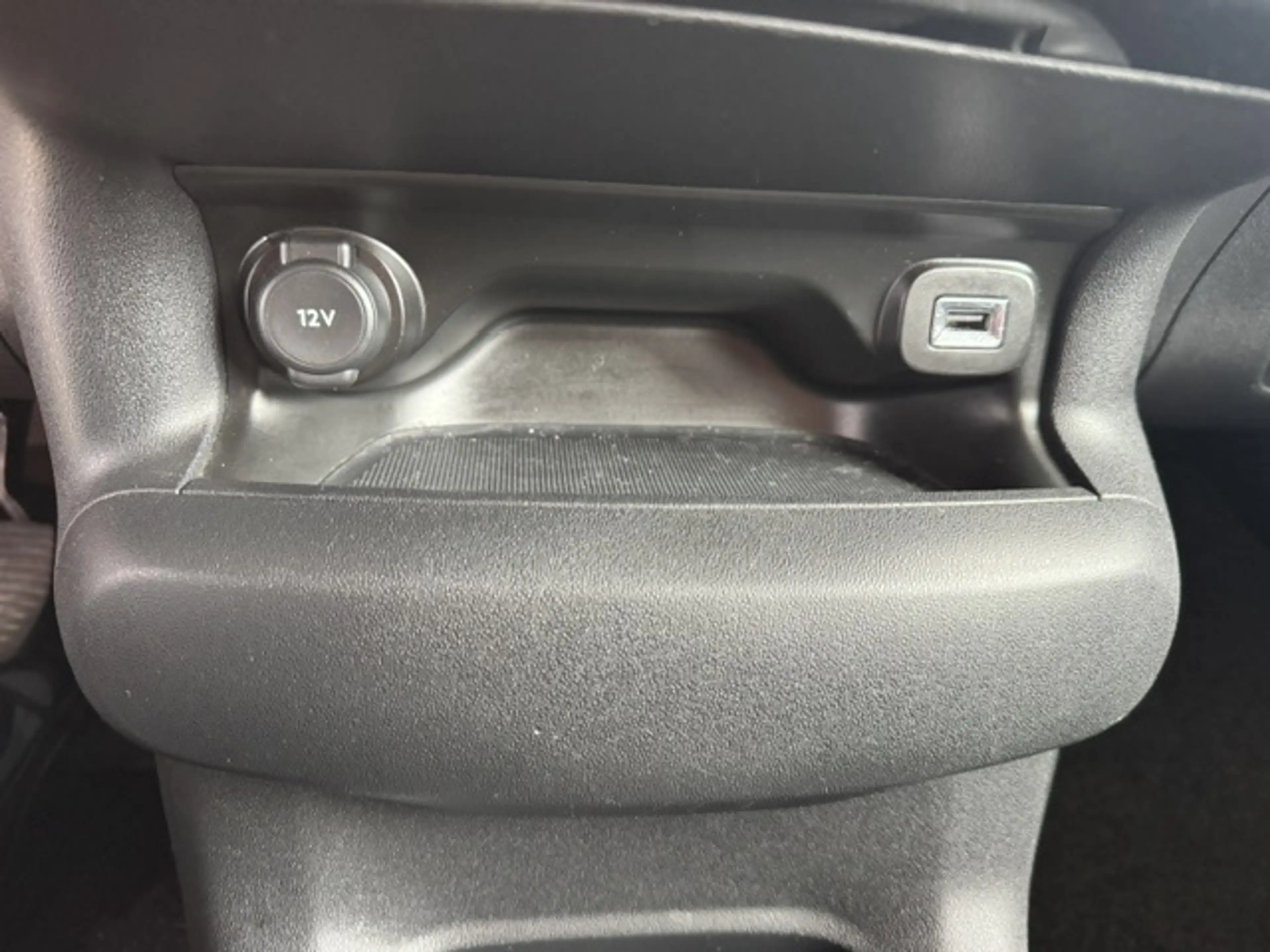 Citroen C4 Cactus 1.2 PT BUSINESS EDITION — photo 14