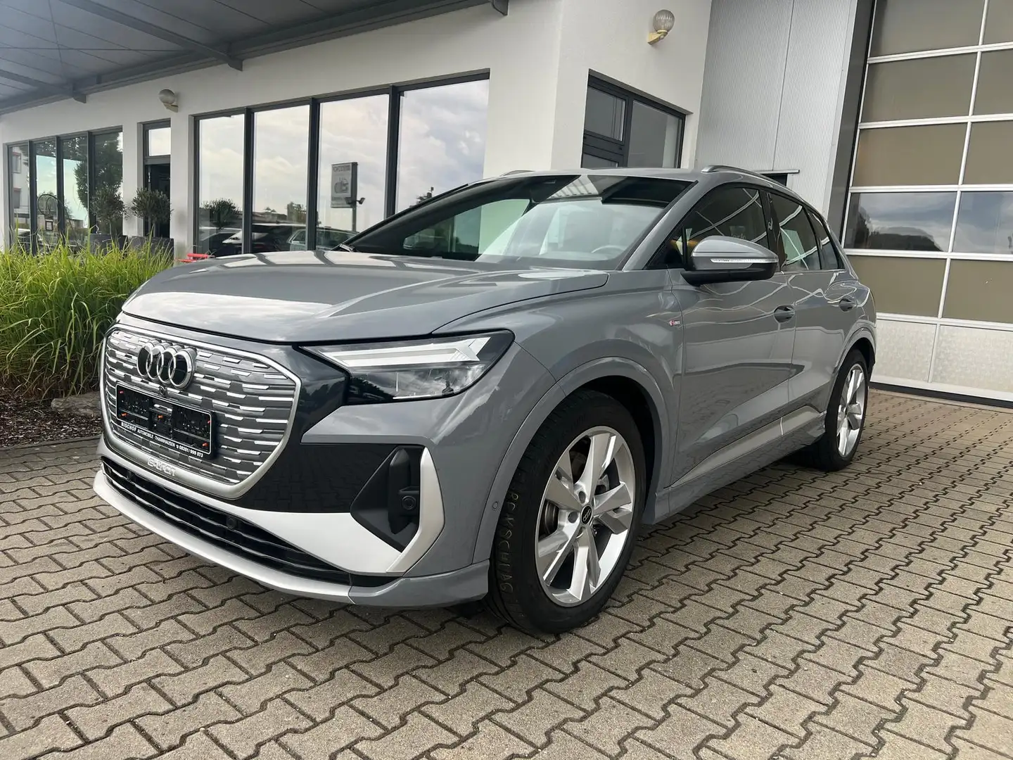 Audi Q4 e-tron 50 220kw S-Line Leder Kamera ACC Sound Grigio - 1