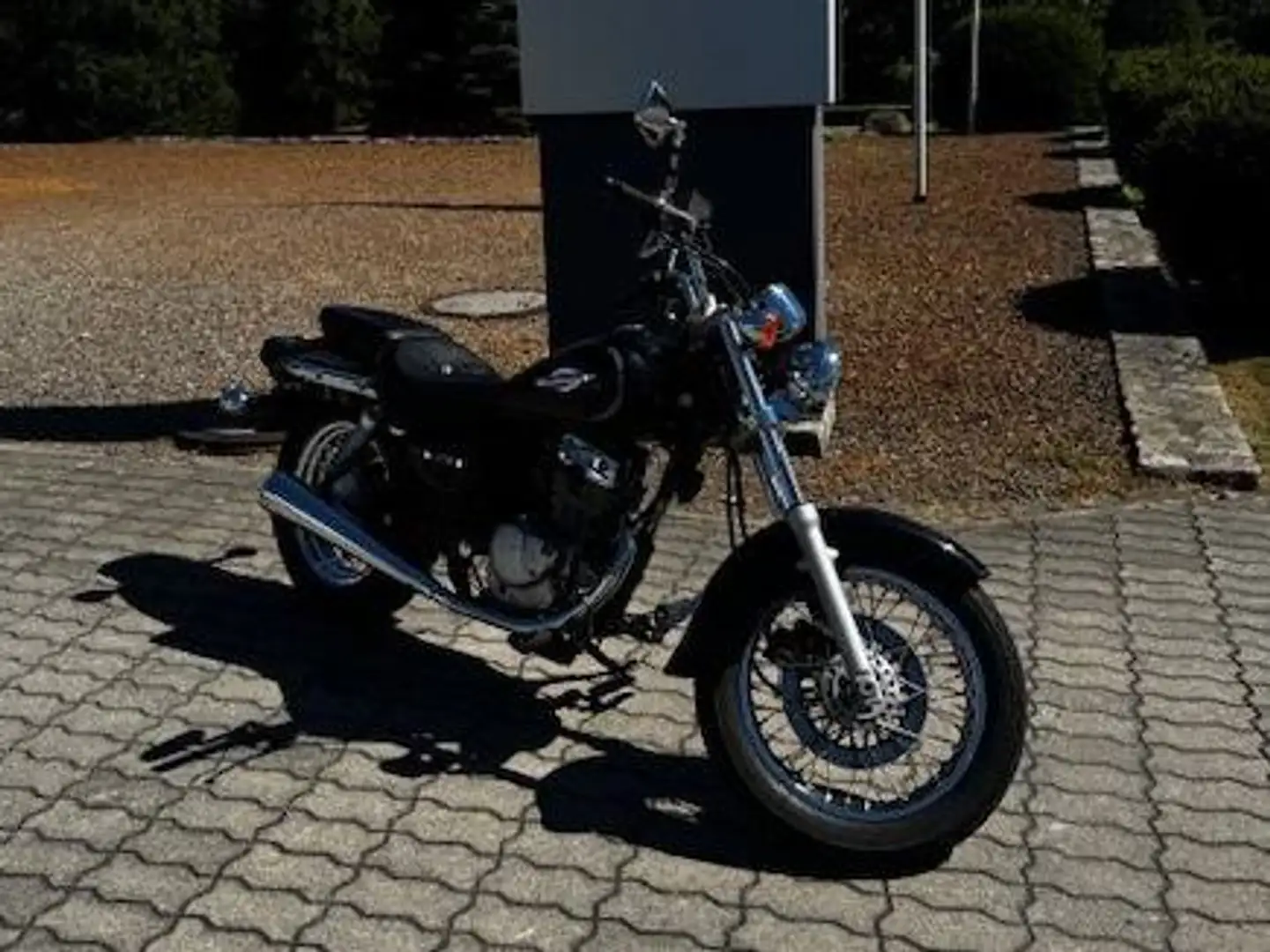 Suzuki GZ 125 Zwart - 1