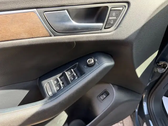 Audi Q5 view 12