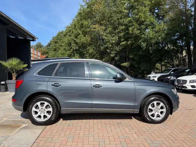Audi Q5 view 4
