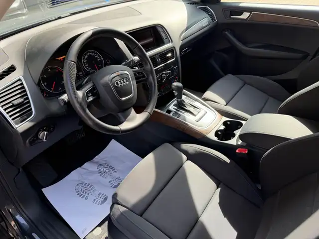 Audi Q5 view 10