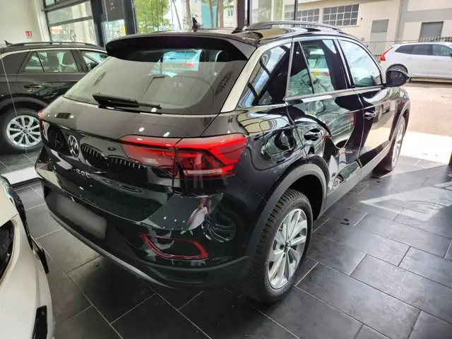 Volkswagen T-Roc view 7