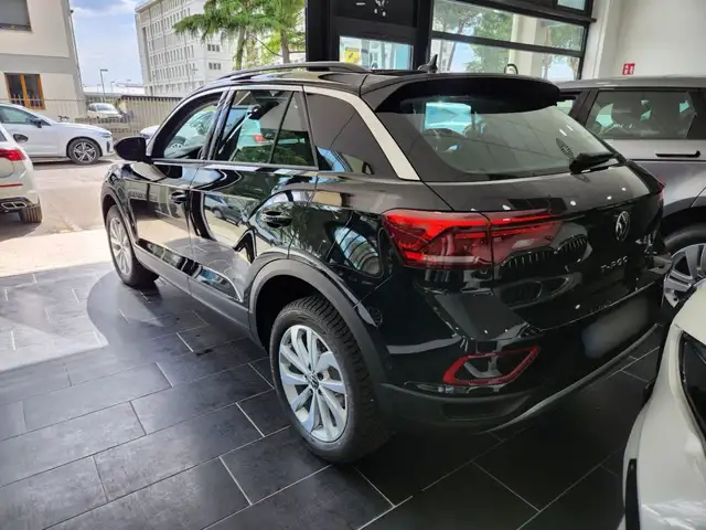 Volkswagen T-Roc view 6