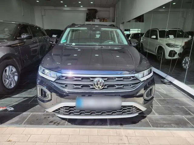 Volkswagen T-Roc view 4
