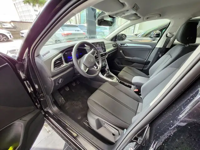 Volkswagen T-Roc view 10