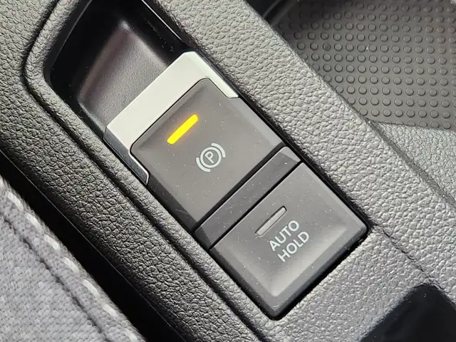Volkswagen T-Roc view 2