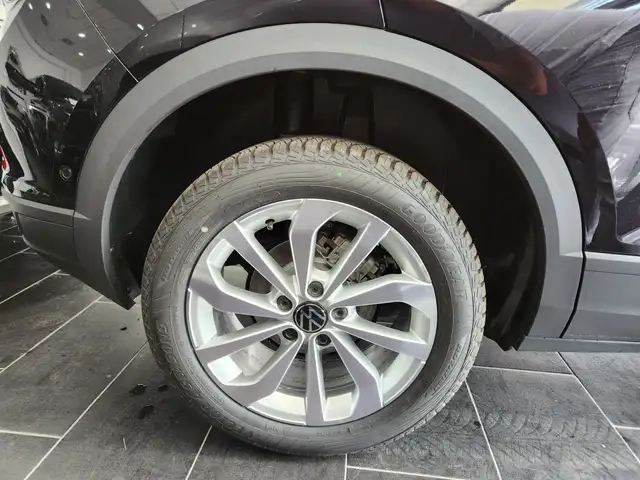 Volkswagen T-Roc view 8