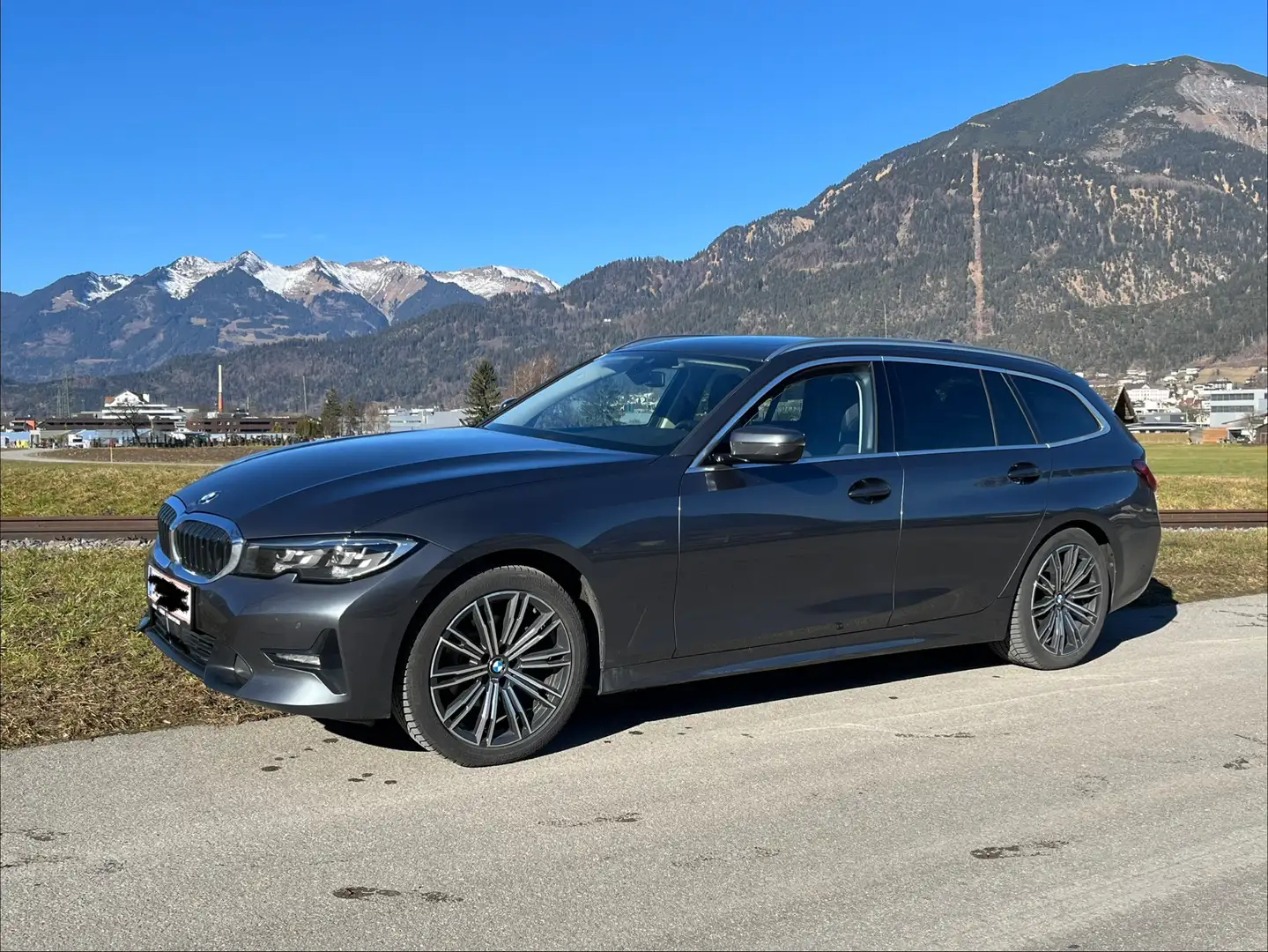 BMW 320 320d Touring Aut. Grau - 1
