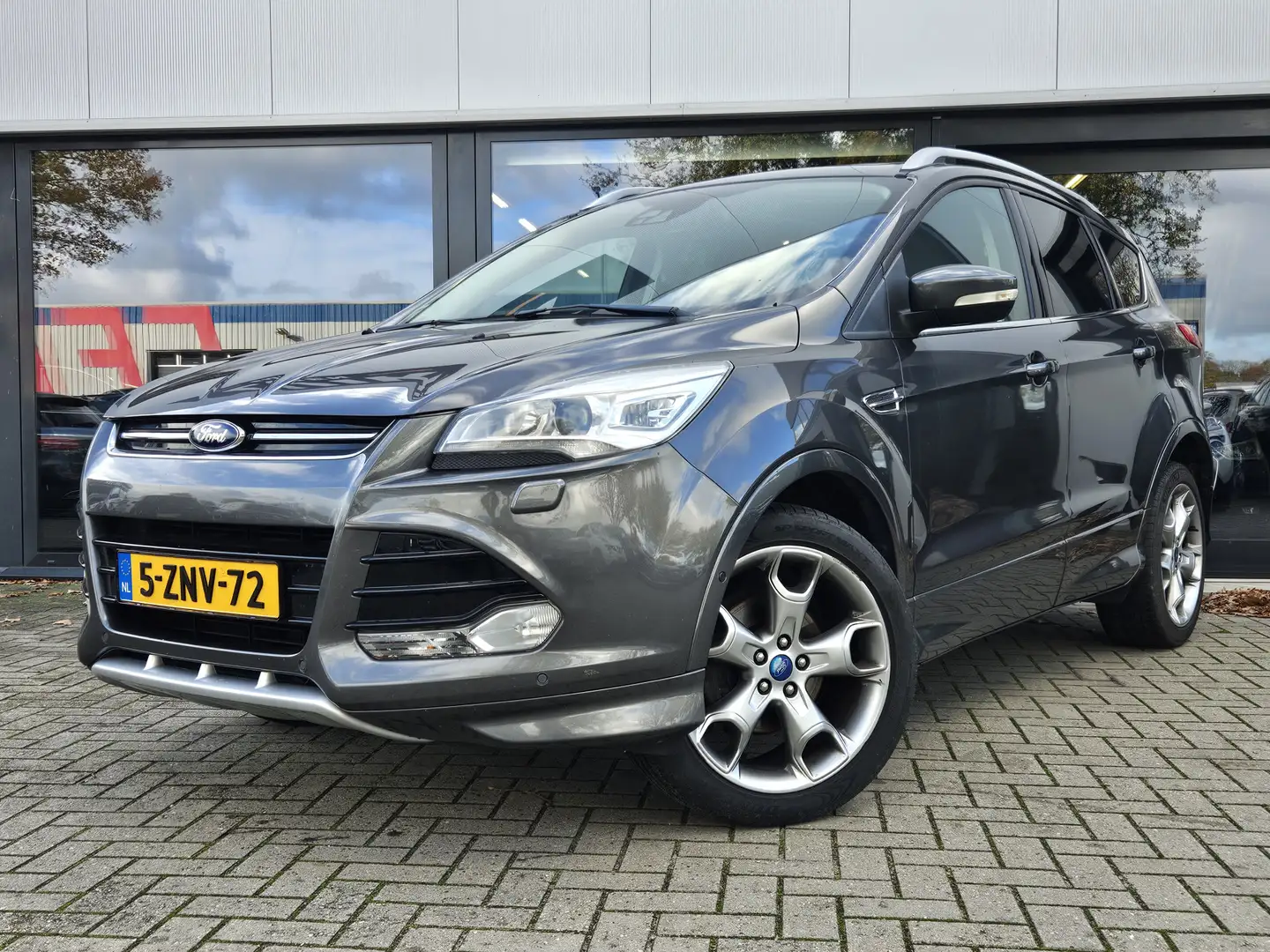 Ford Kuga 1.5 Titanium Plus + PANO DAK + SONY SOUND + CAMERA Grijs - 1