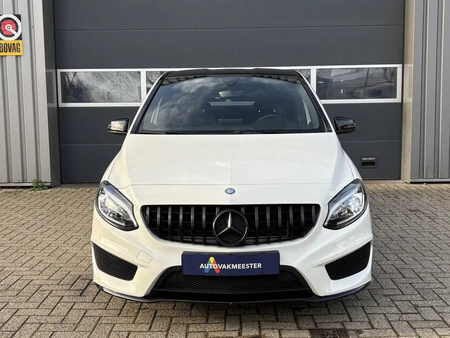 Mercedes-Benz B 180 AMG Night Edition Plus Automaat | Navi | Camera | Blanc - 2
