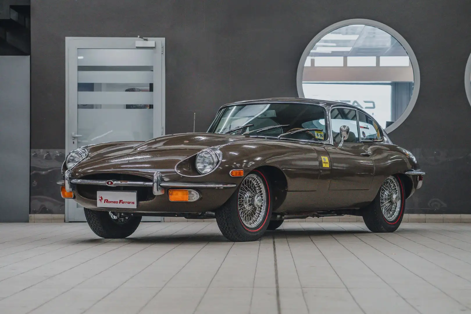 Jaguar E-Type Braun - 1