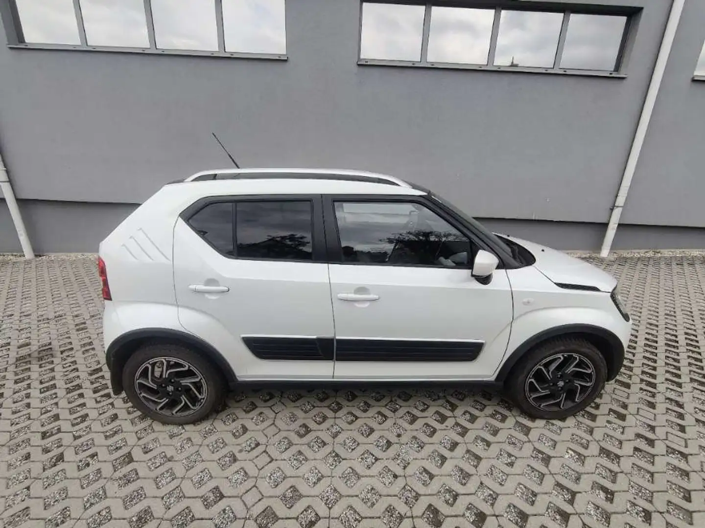 Suzuki Ignis Ignis 1,2 DualJet Hybrid clear clear Weiß - 1