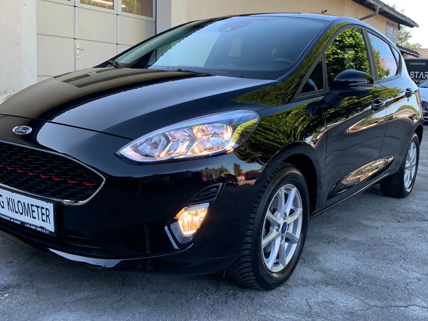 Ford Fiesta Cool & Connect Winter Paket, wenig Kilometer +NAVI Schwarz - 1