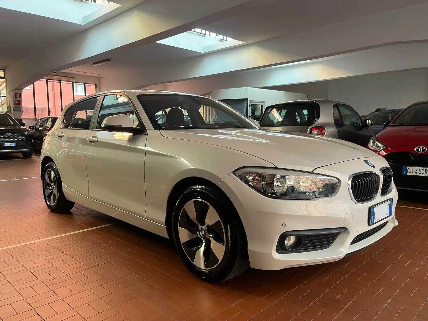 BMW 116 5p urban - 1