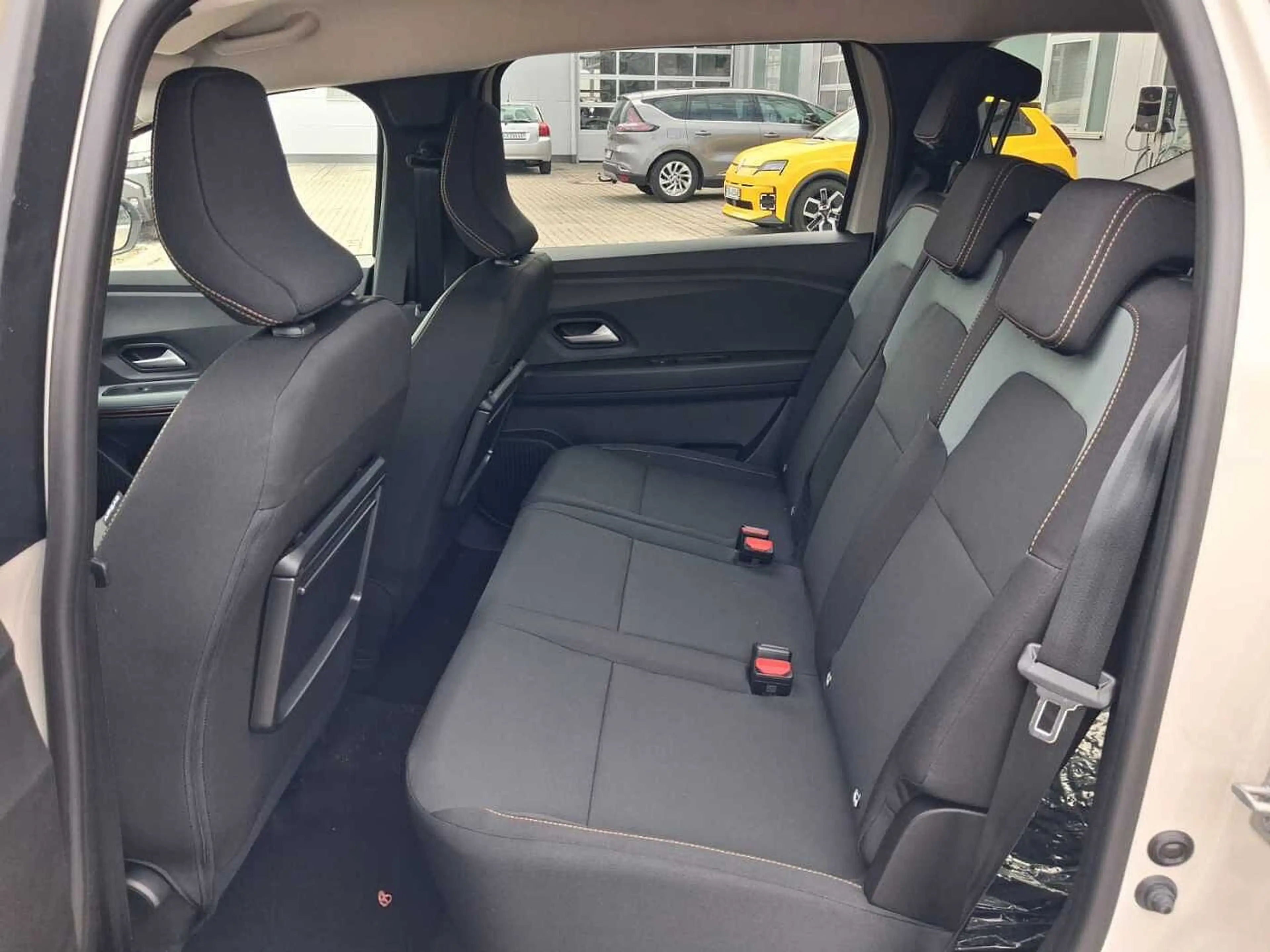 Dacia Jogger Extreme 1.8 Hybrid 155 5-Sitzer, Winter , Drive — photo 9