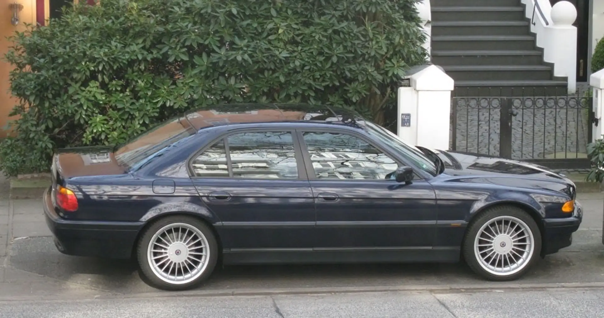 BMW 740 740i - 1