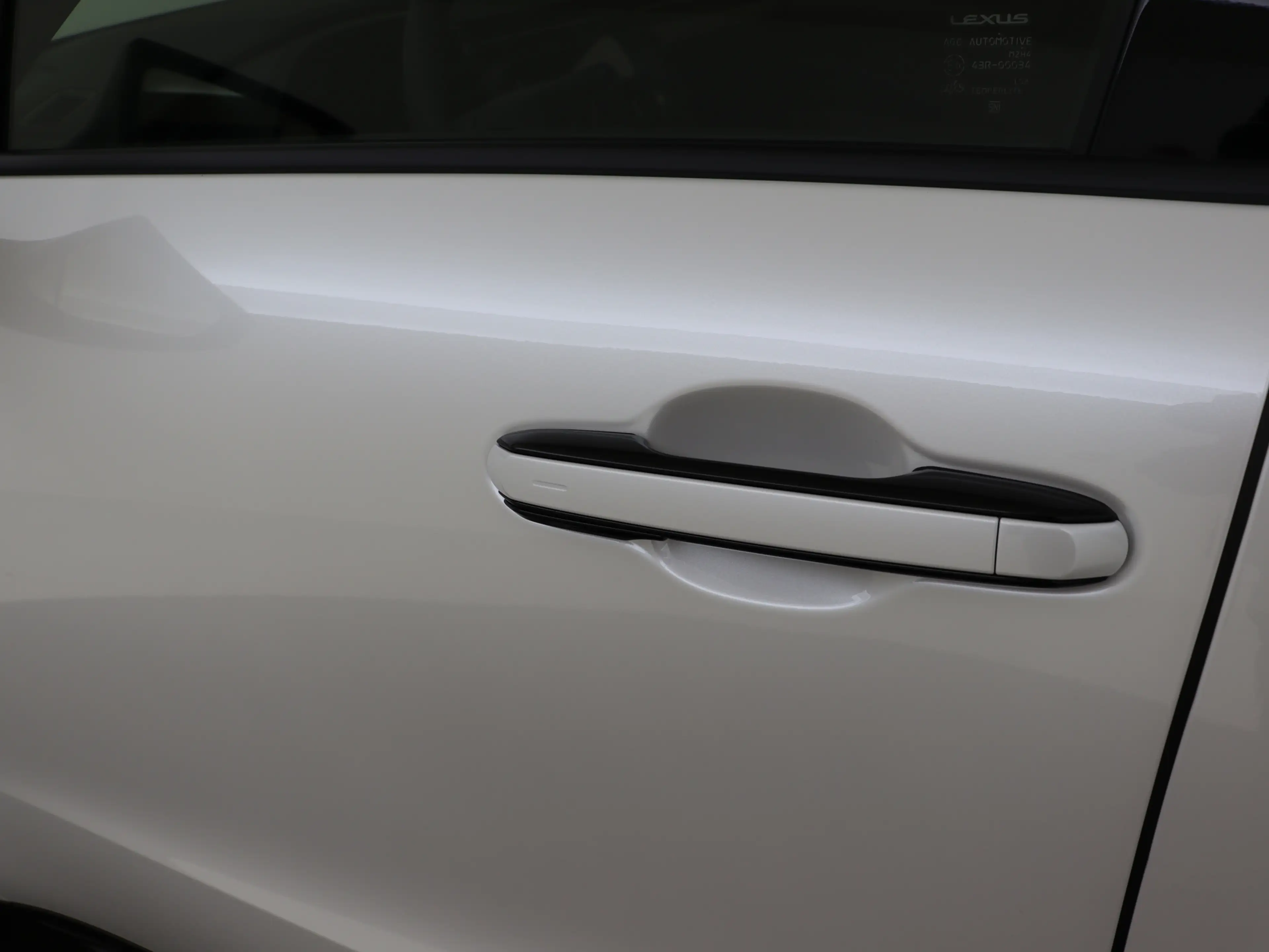 Lexus LBX Elegant 2WD Advanced Pack | HUD | 360 Camera — photo 4