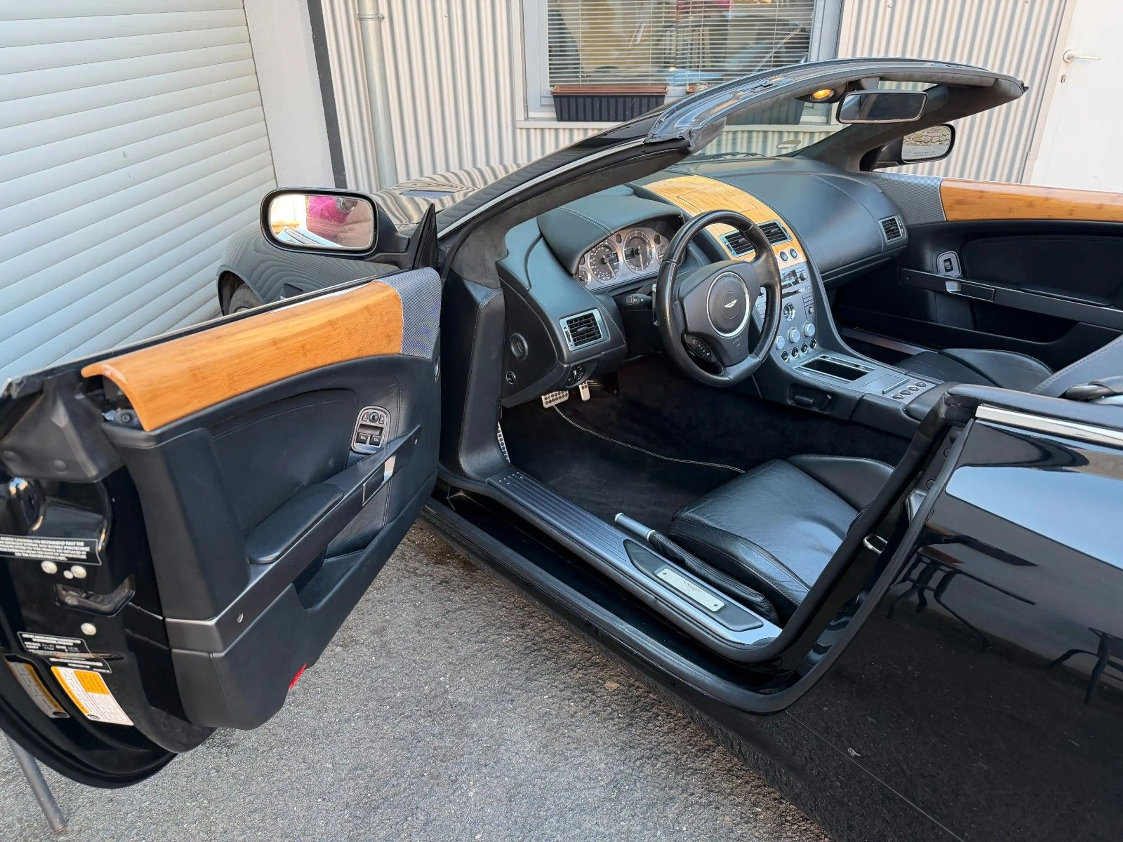 Aston Martin DB9 Volante 5.9 Touchtronic — photo 11