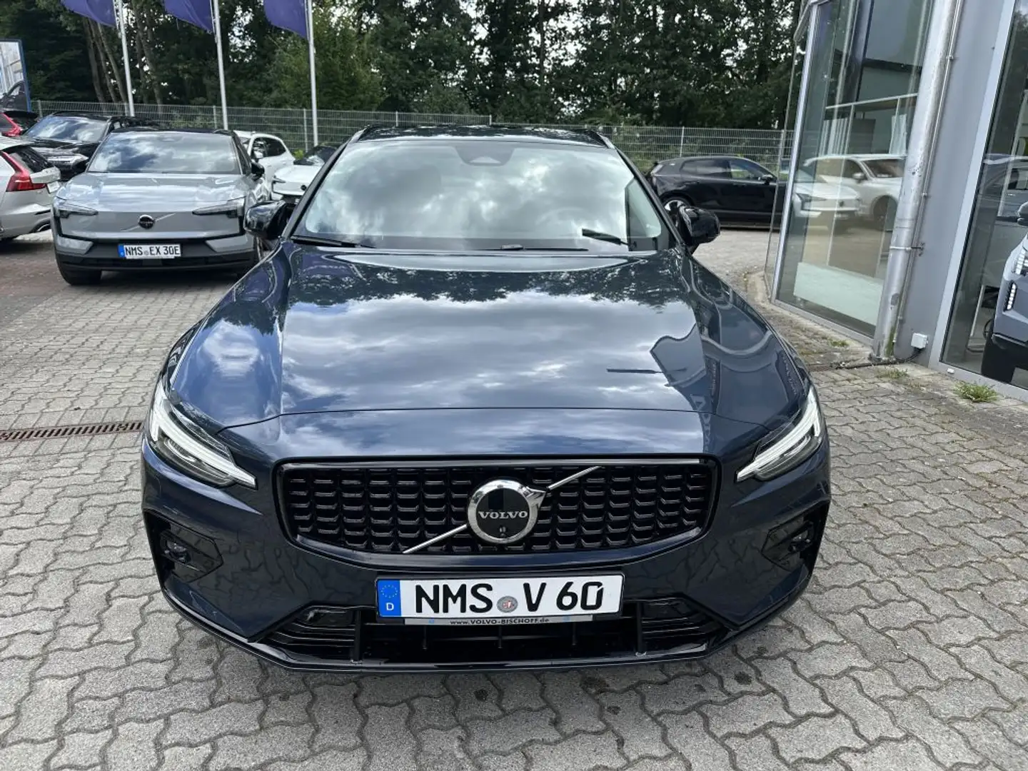 Volvo V60 B4 D Ultimate Dark Diesel Automatik Blue - 1