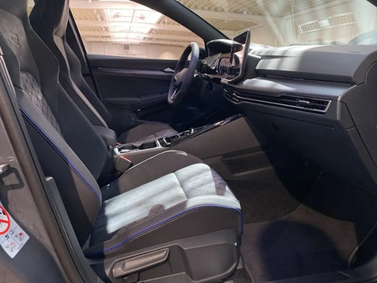 Volkswagen Golf Variant VIII Variant R-Line 1.5 eTSI 110 kW DSG BlackStyl 12