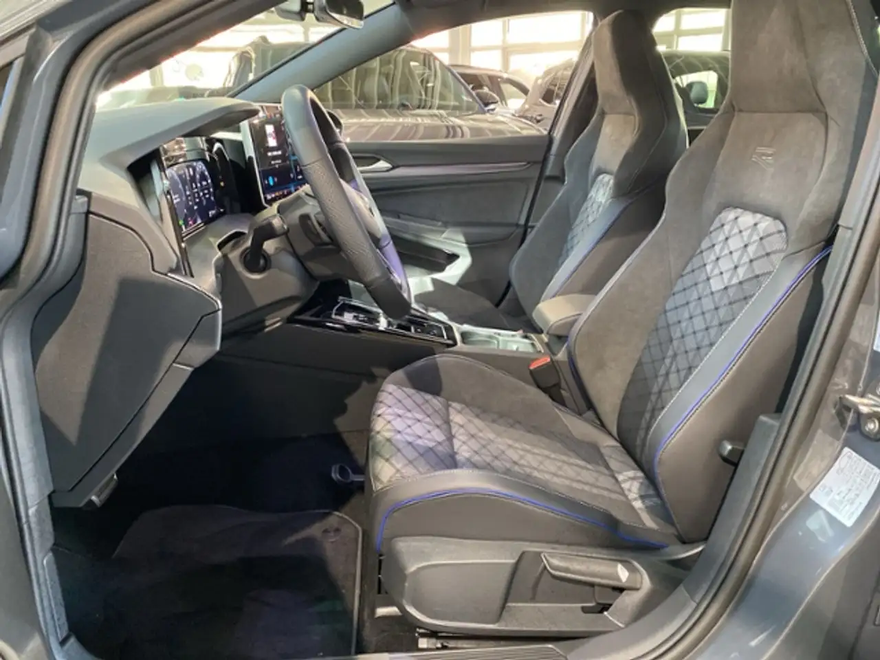Volkswagen Golf Variant VIII Variant R-Line 1.5 eTSI 110 kW DSG BlackStyl 9