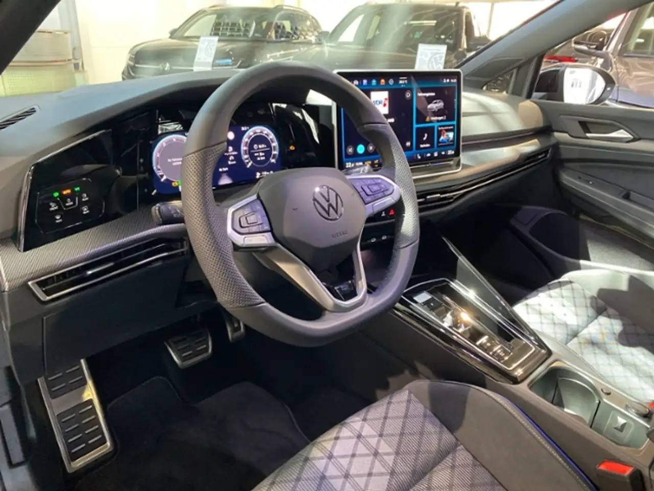 Volkswagen Golf Variant VIII Variant R-Line 1.5 eTSI 110 kW DSG BlackStyl 8