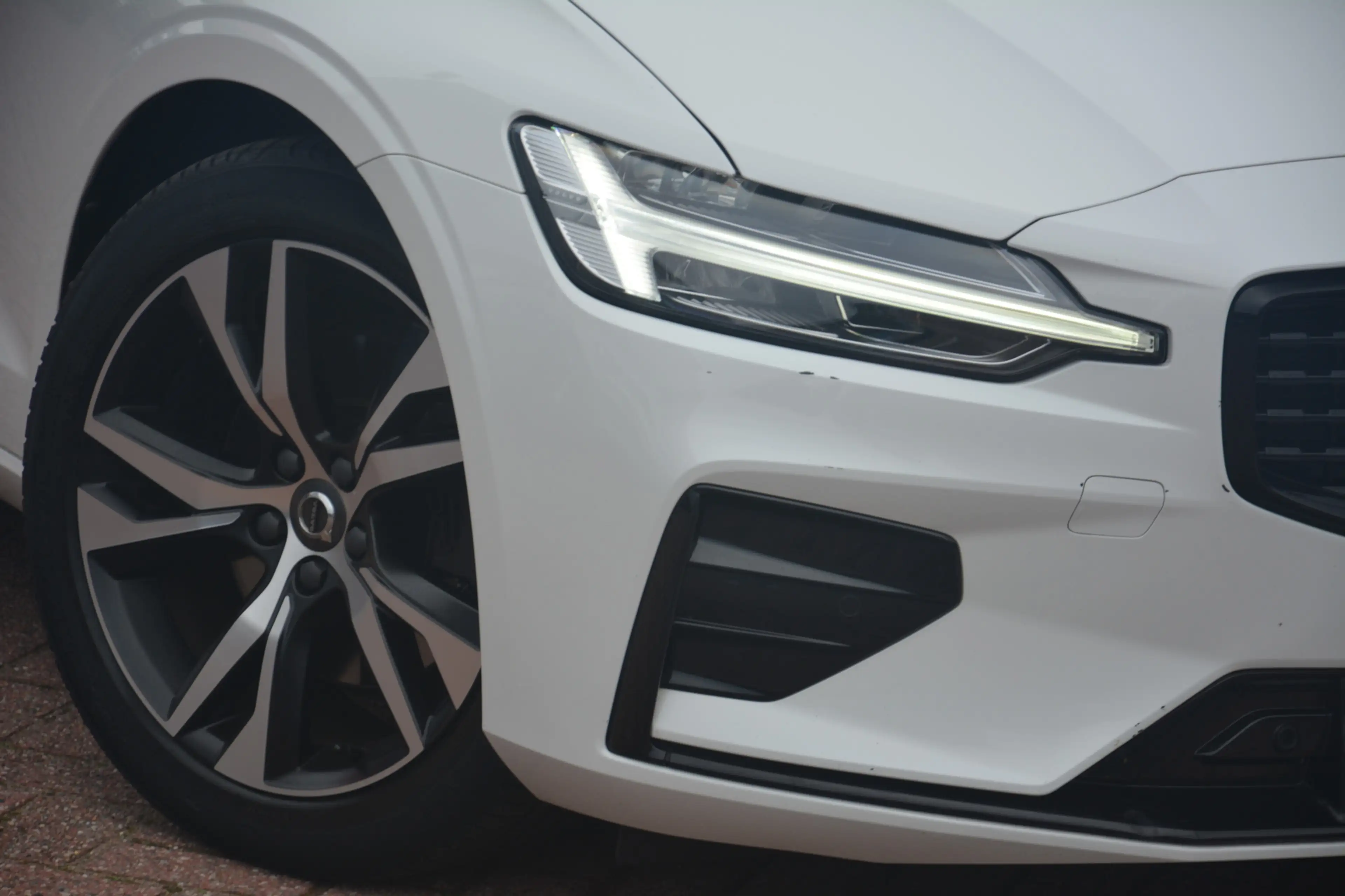 Volvo V60 2.0 B3 R-Design | Navigatie | Sportstoelen | Full — photo 4
