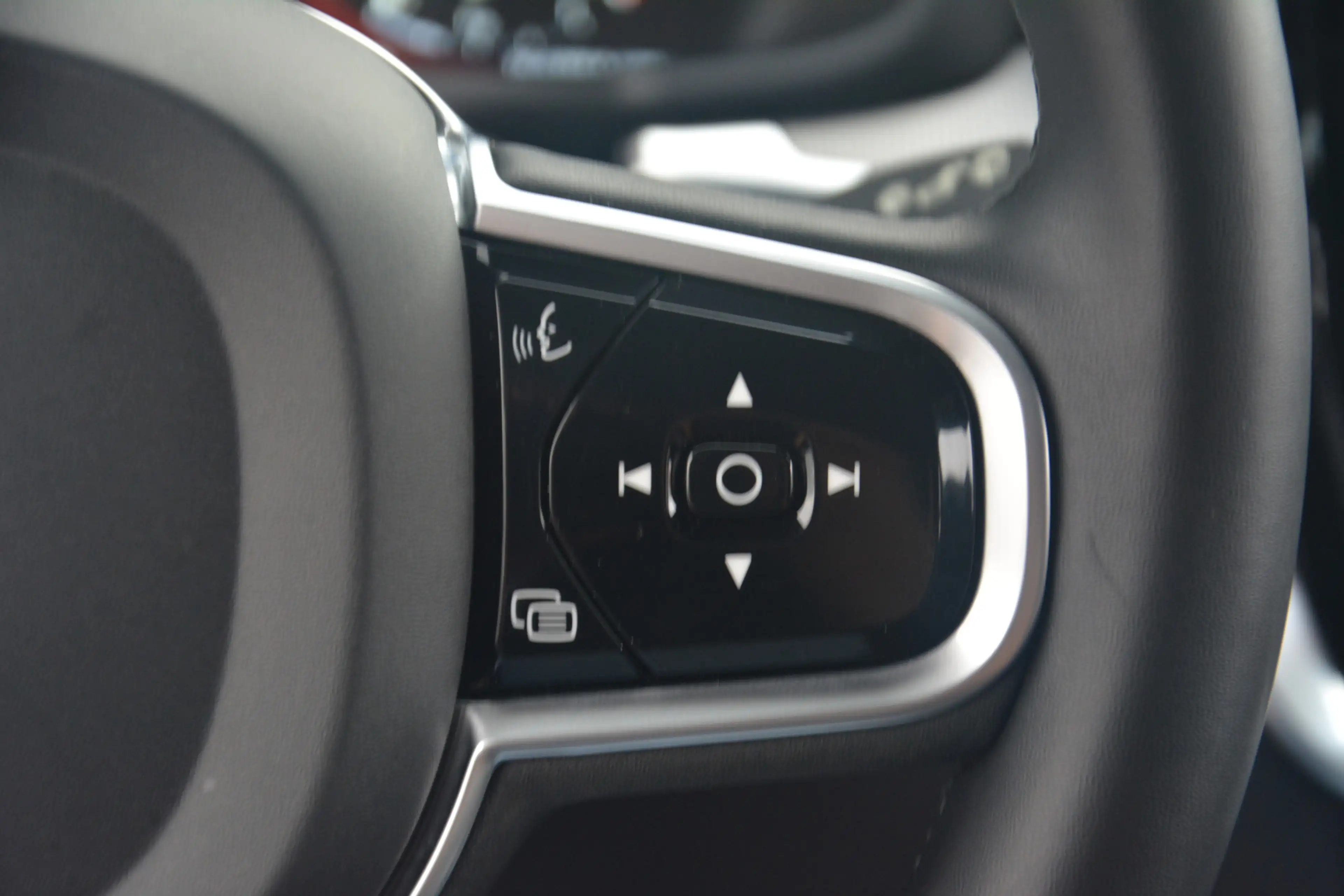 Volvo V60 2.0 B3 R-Design | Navigatie | Sportstoelen | Full — photo 23