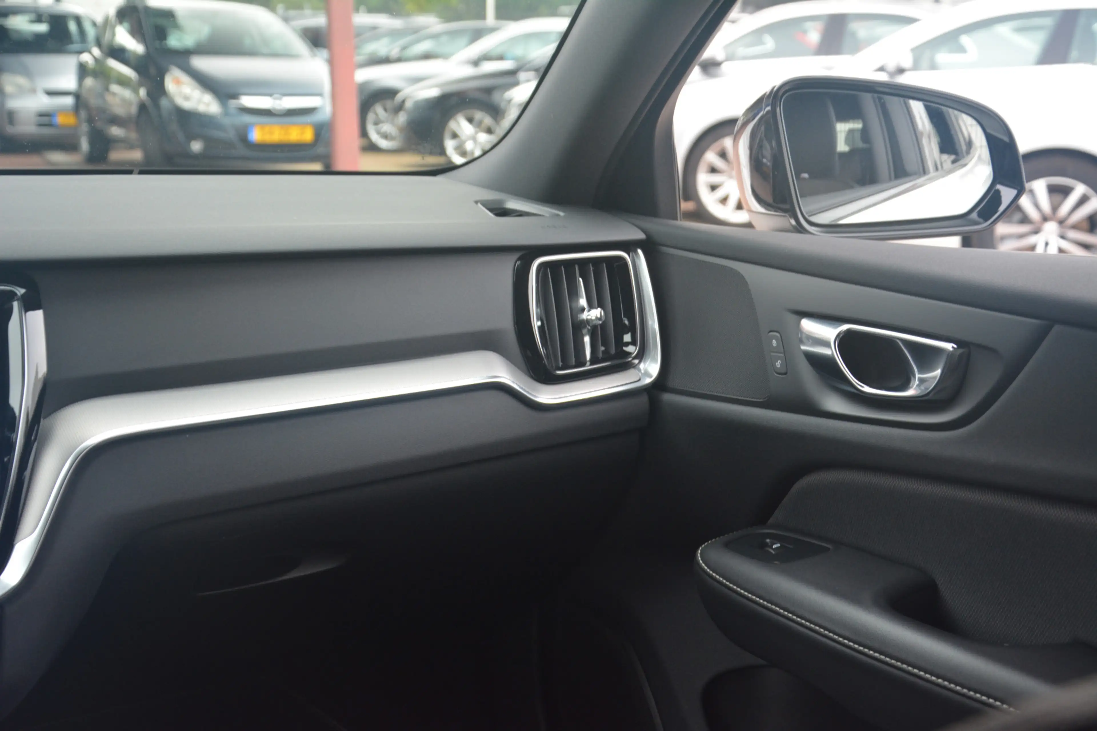 Volvo V60 2.0 B3 R-Design | Navigatie | Sportstoelen | Full — photo 27