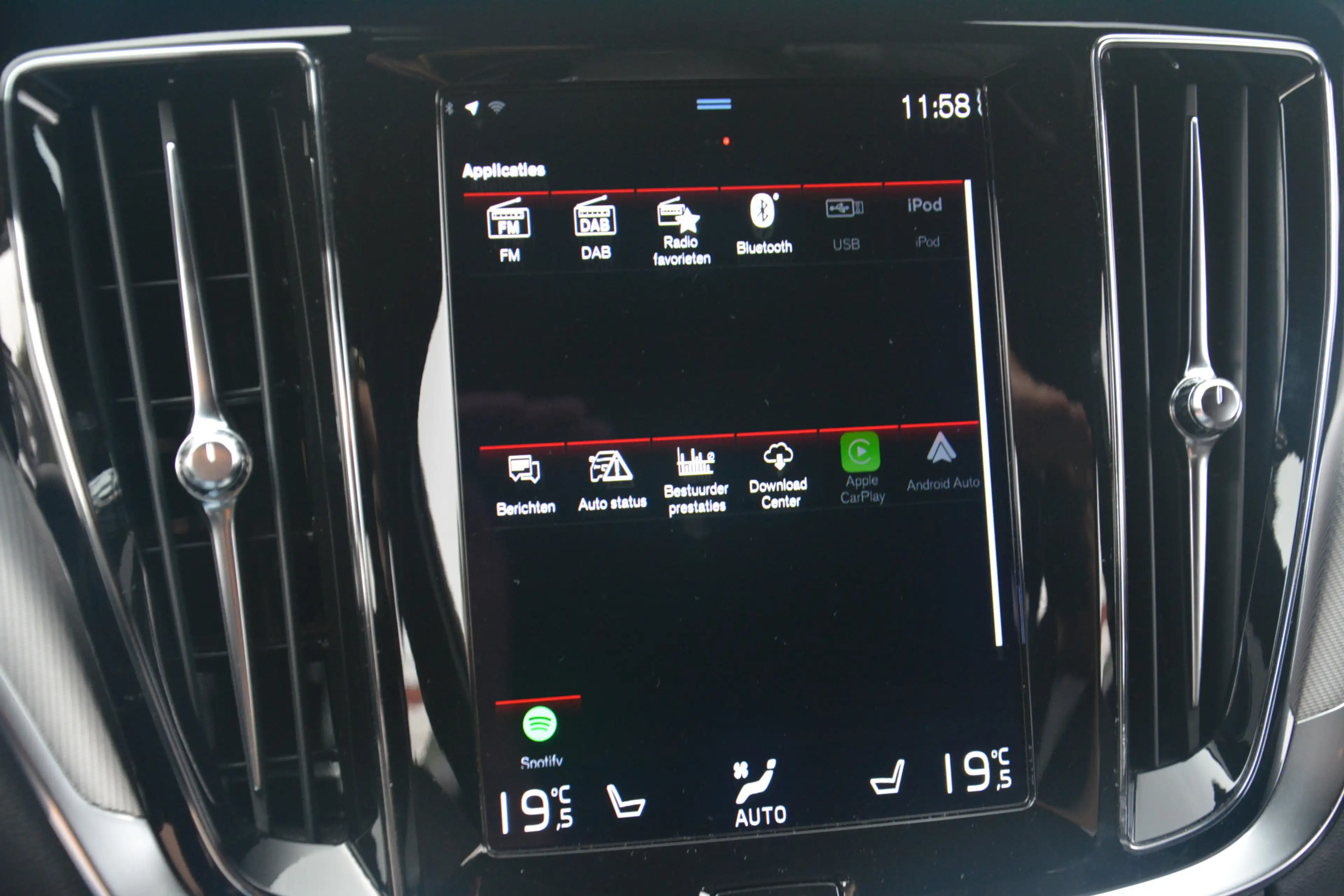 Volvo V60 2.0 B3 R-Design | Navigatie | Sportstoelen | Full — photo 19