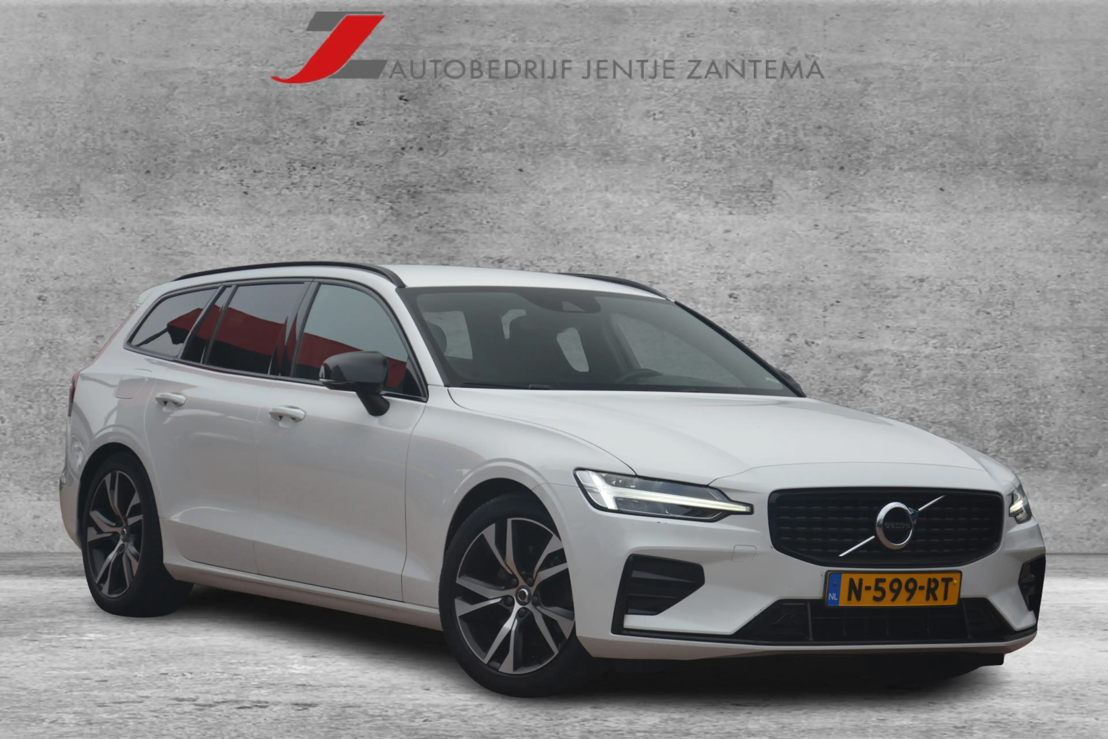 Volvo V60 2.0 B3 R-Design | Navigatie | Sportstoelen | Full