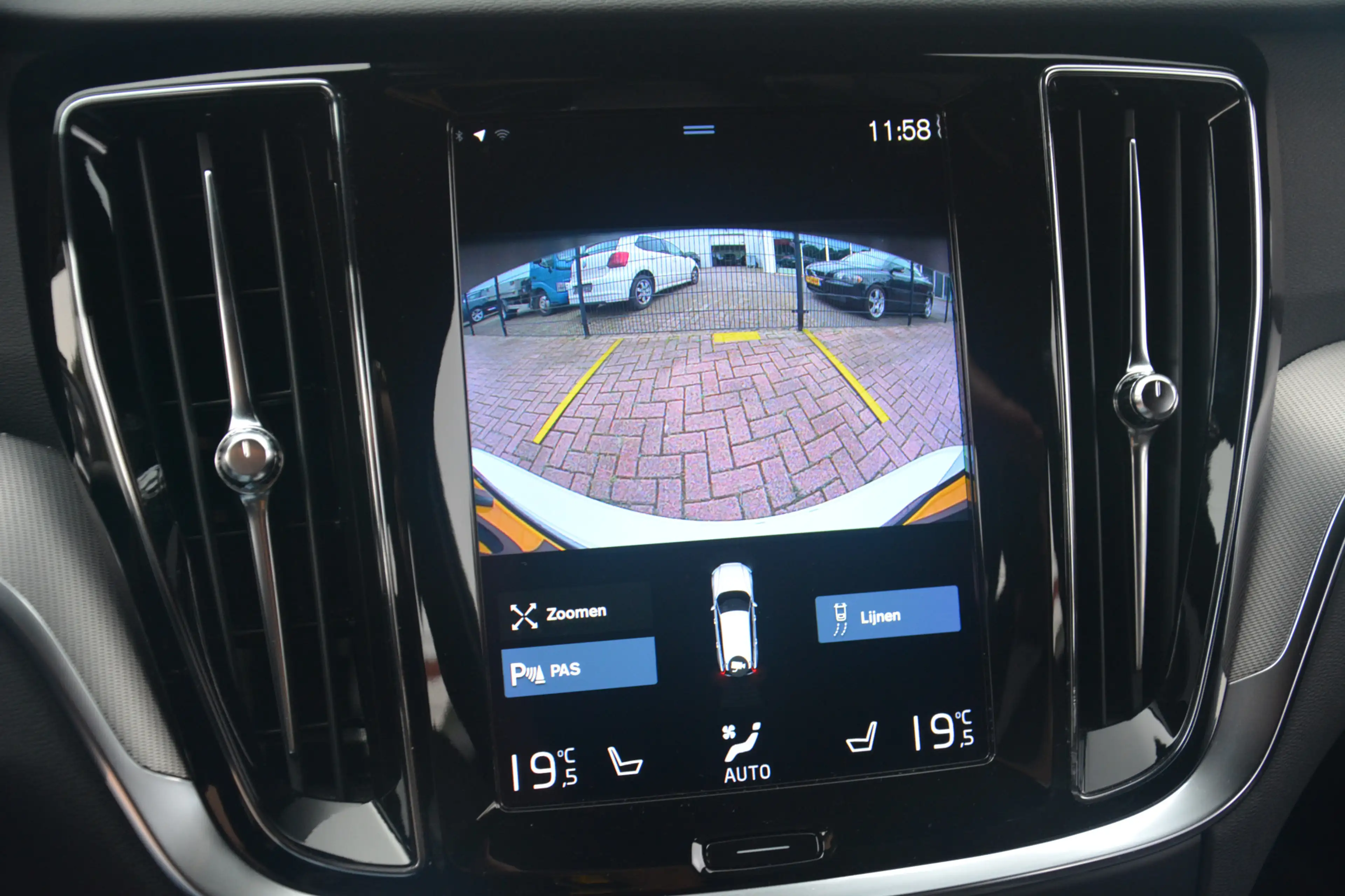 Volvo V60 2.0 B3 R-Design | Navigatie | Sportstoelen | Full — photo 21