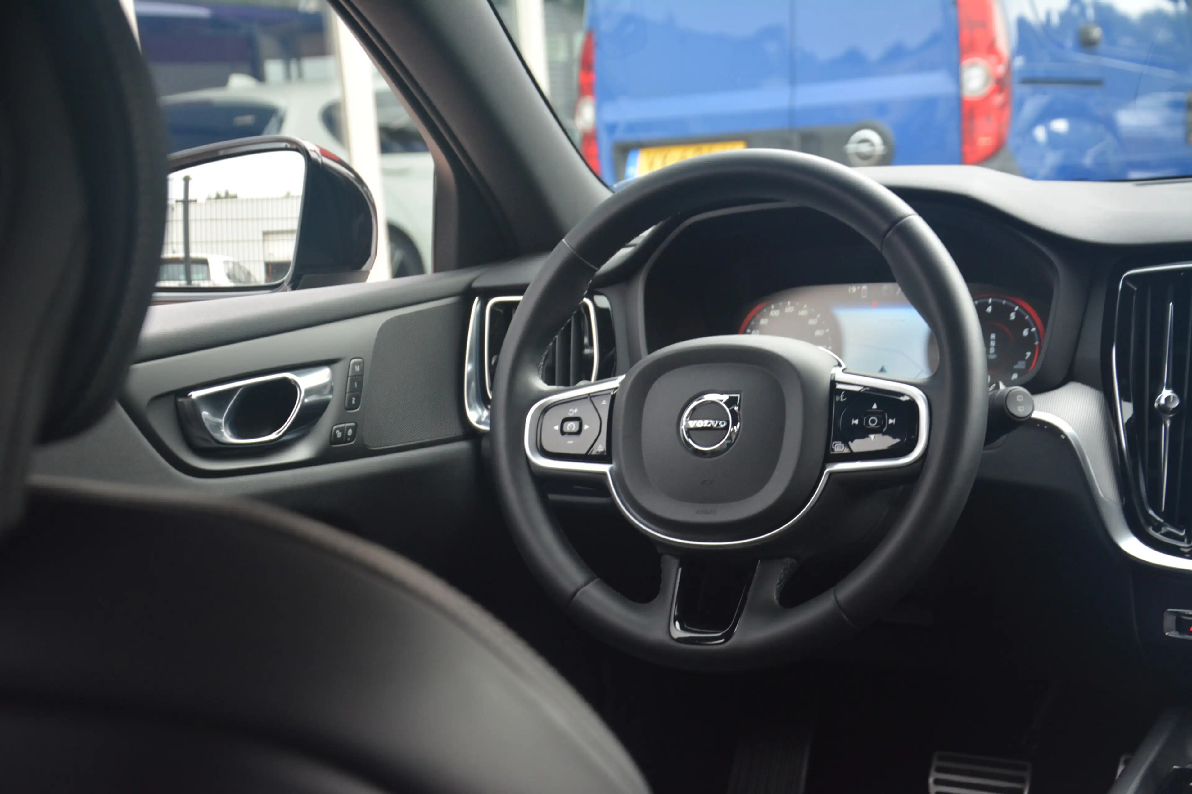 Volvo V60 2.0 B3 R-Design | Navigatie | Sportstoelen | Full — photo 14