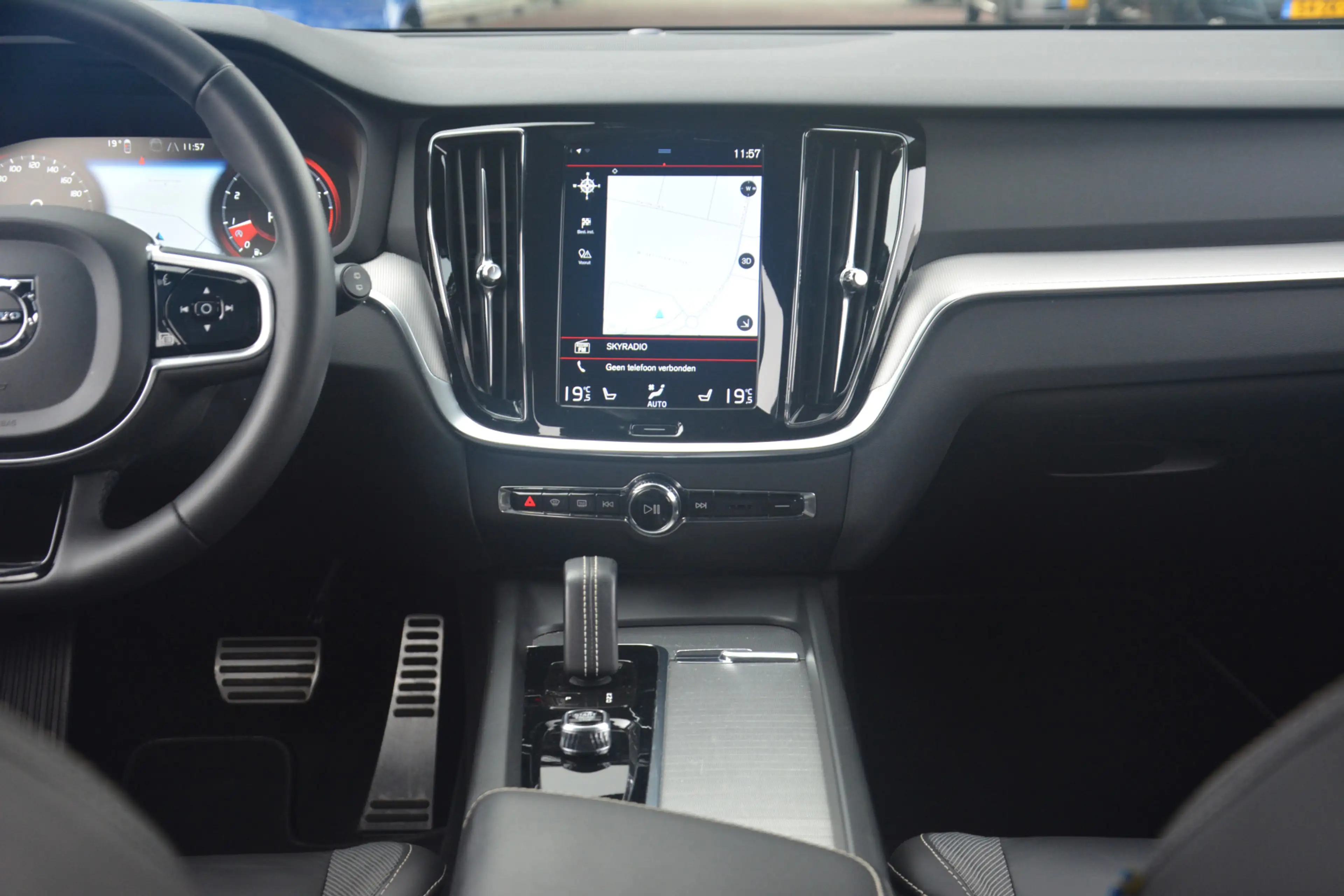 Volvo V60 2.0 B3 R-Design | Navigatie | Sportstoelen | Full — photo 15