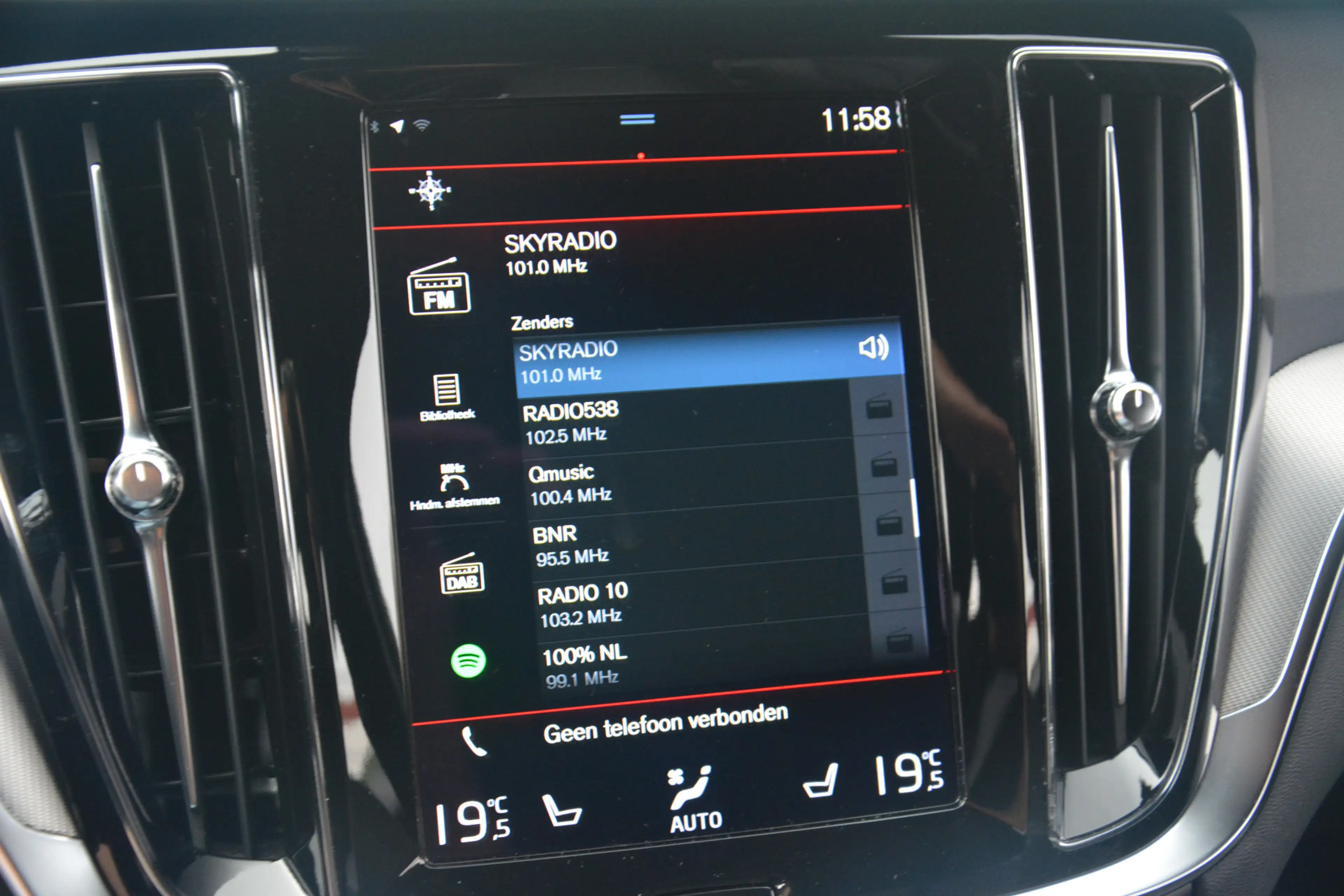 Volvo V60 2.0 B3 R-Design | Navigatie | Sportstoelen | Full — photo 20