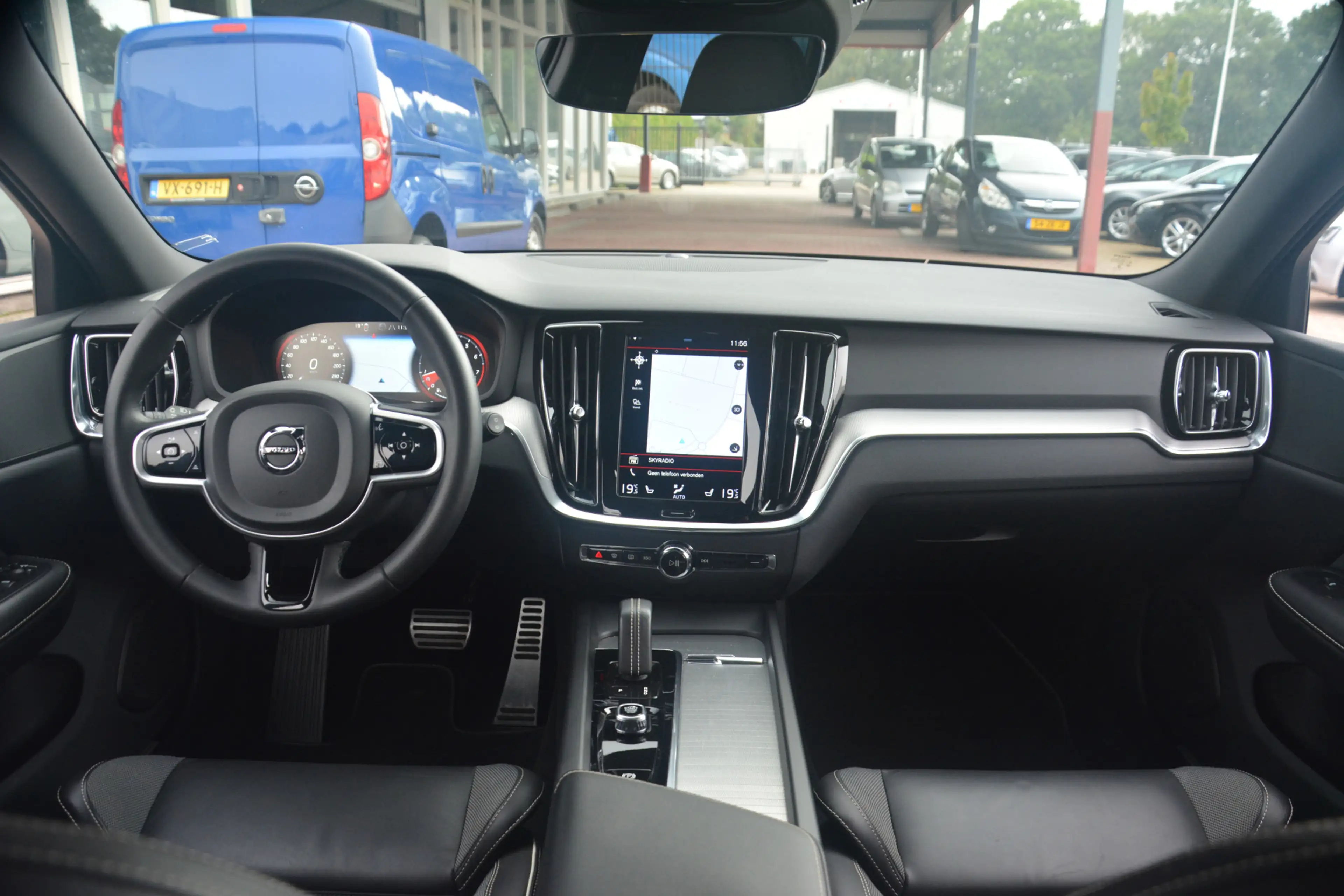 Volvo V60 2.0 B3 R-Design | Navigatie | Sportstoelen | Full — photo 12