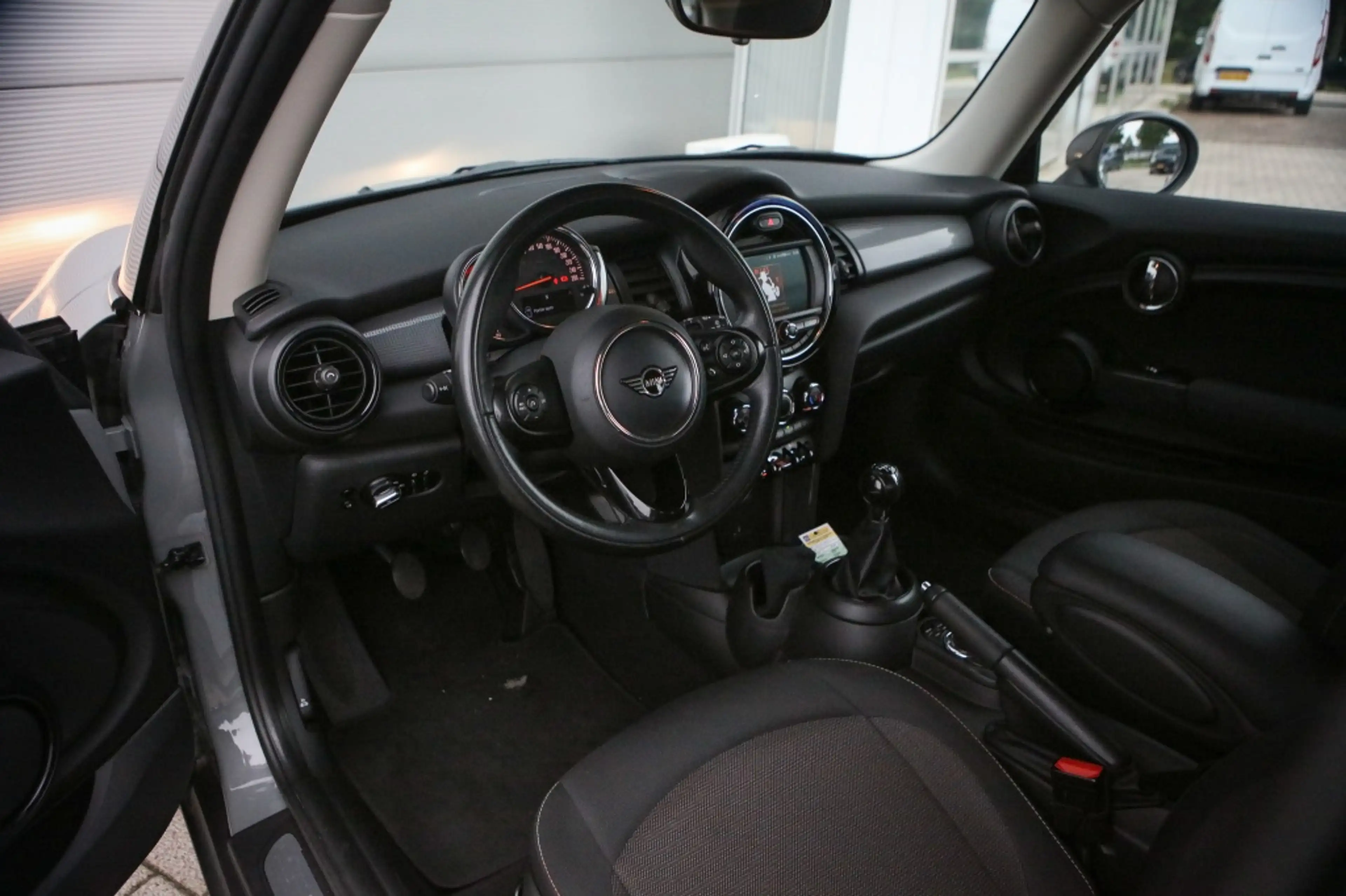 MINI Cooper Mini 1.5 — photo 3