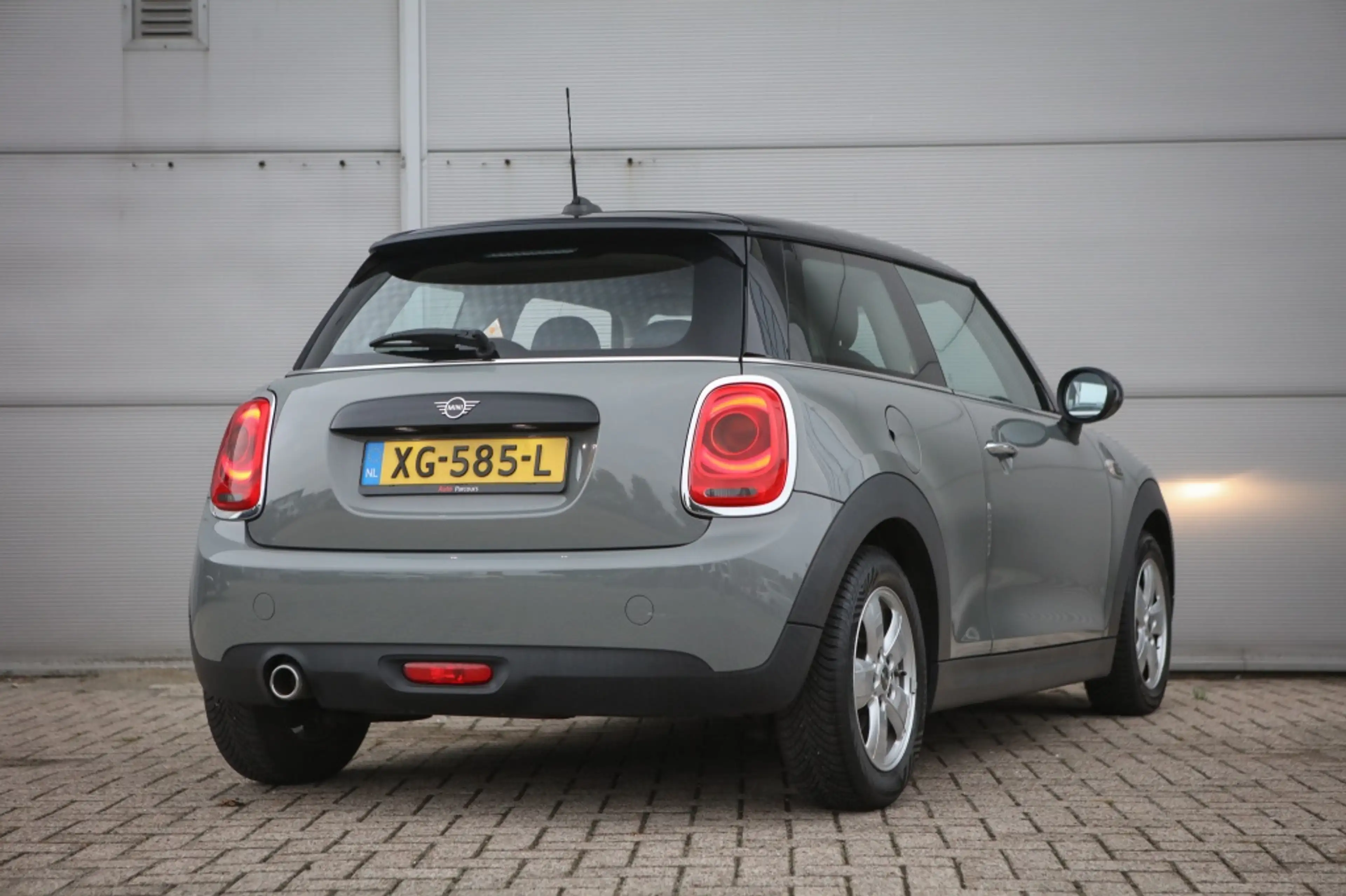 MINI Cooper Mini 1.5 — photo 2