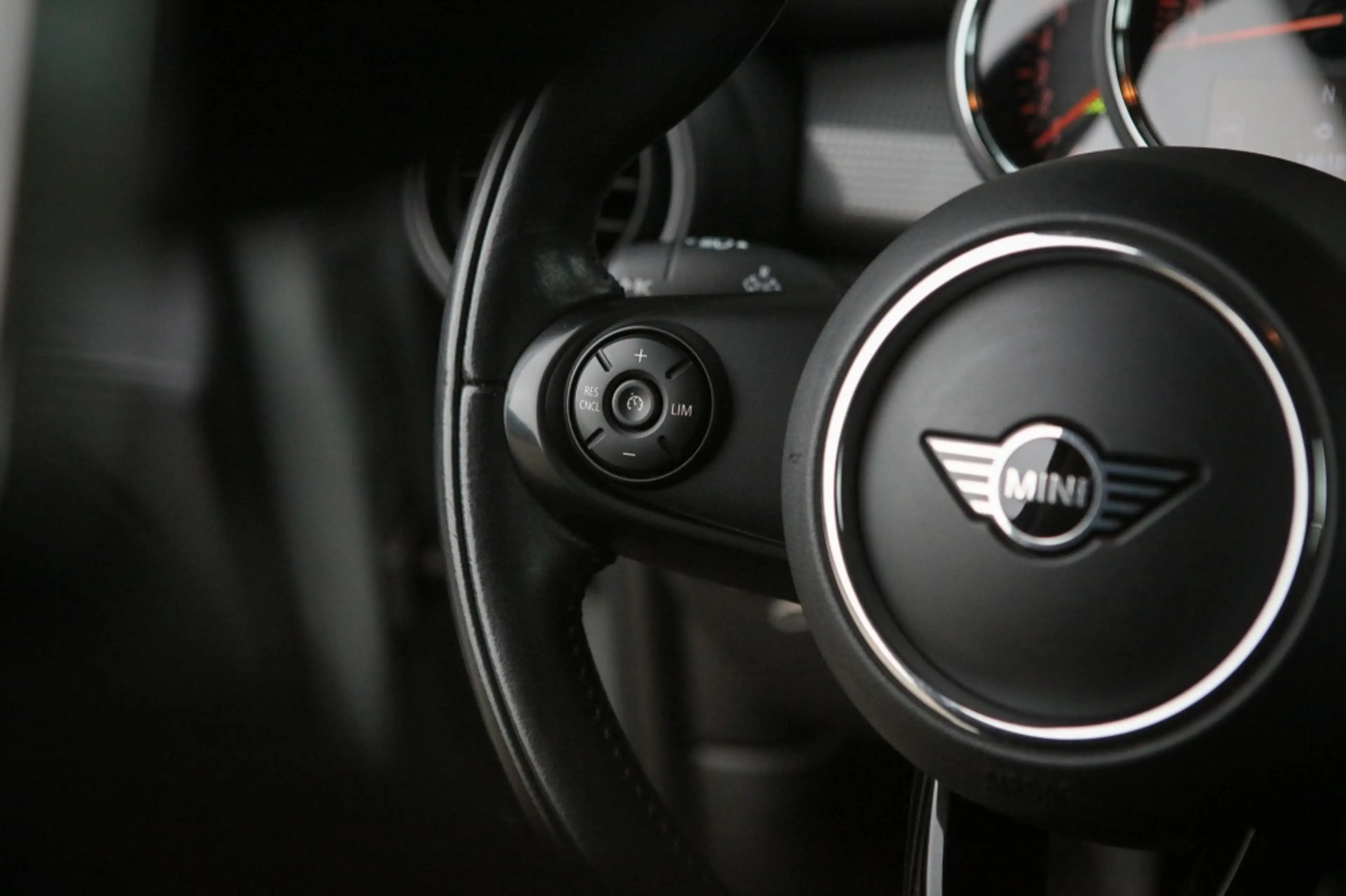 MINI Cooper Mini 1.5 — photo 7