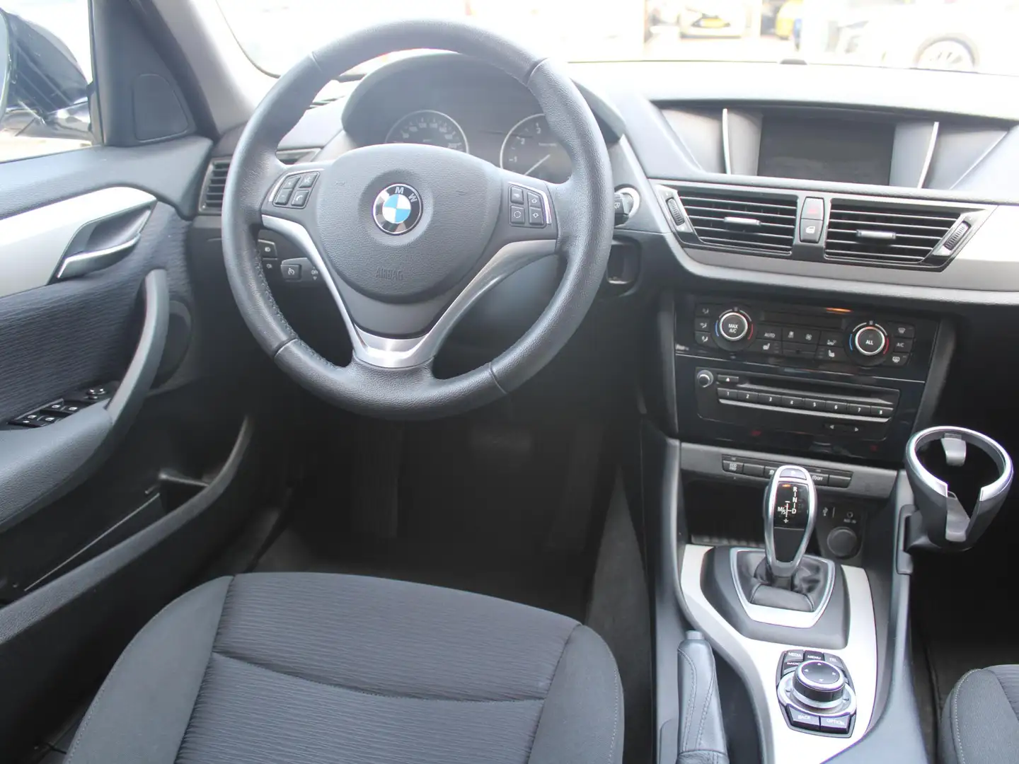 BMW X1 sDrive20i Executive | TREKHAAK | NAVIGATIE | 12 MA Grijs - 2