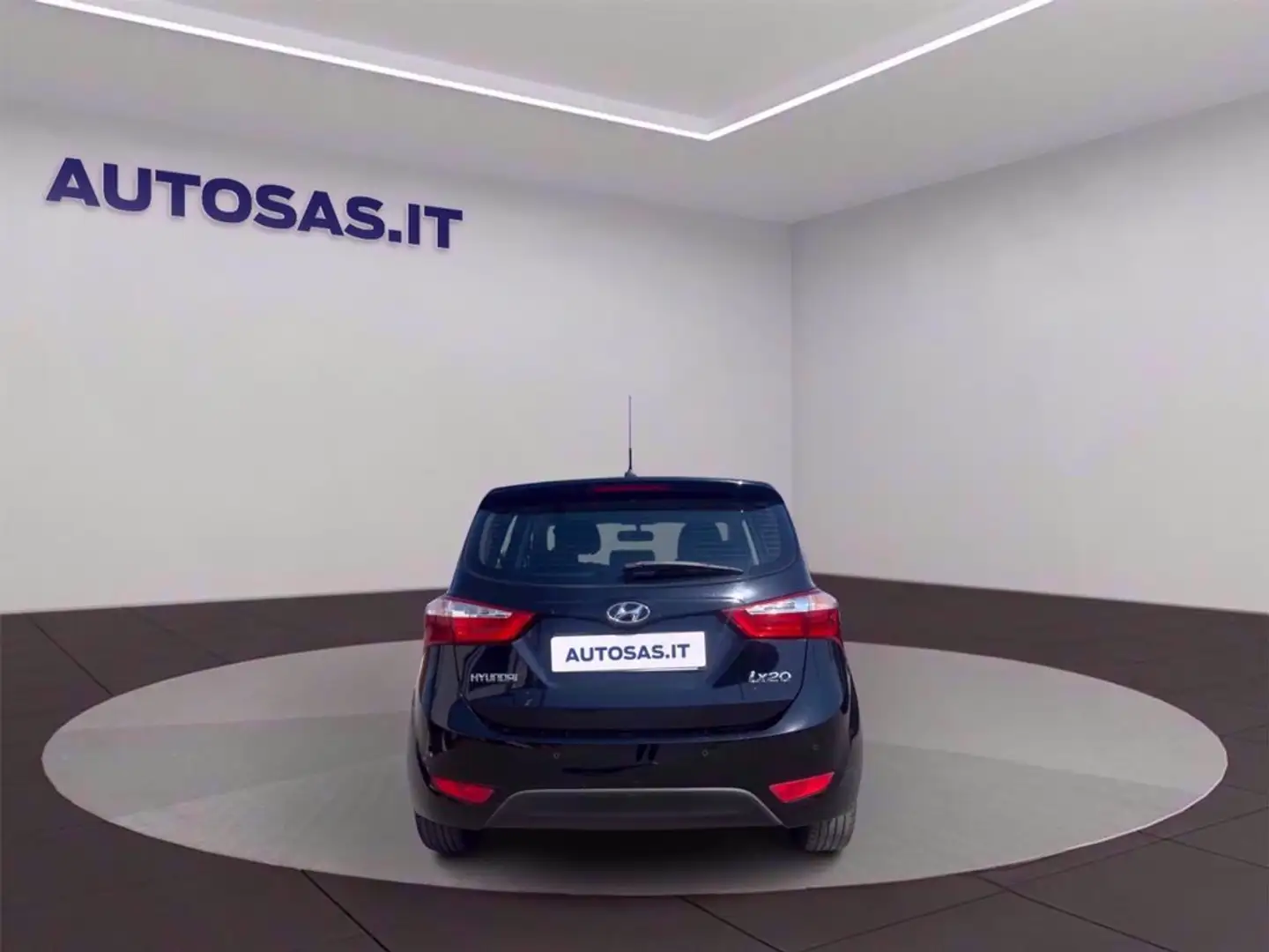 Hyundai iX20 1.4 crdi Xpossible 90cv Zwart - 2