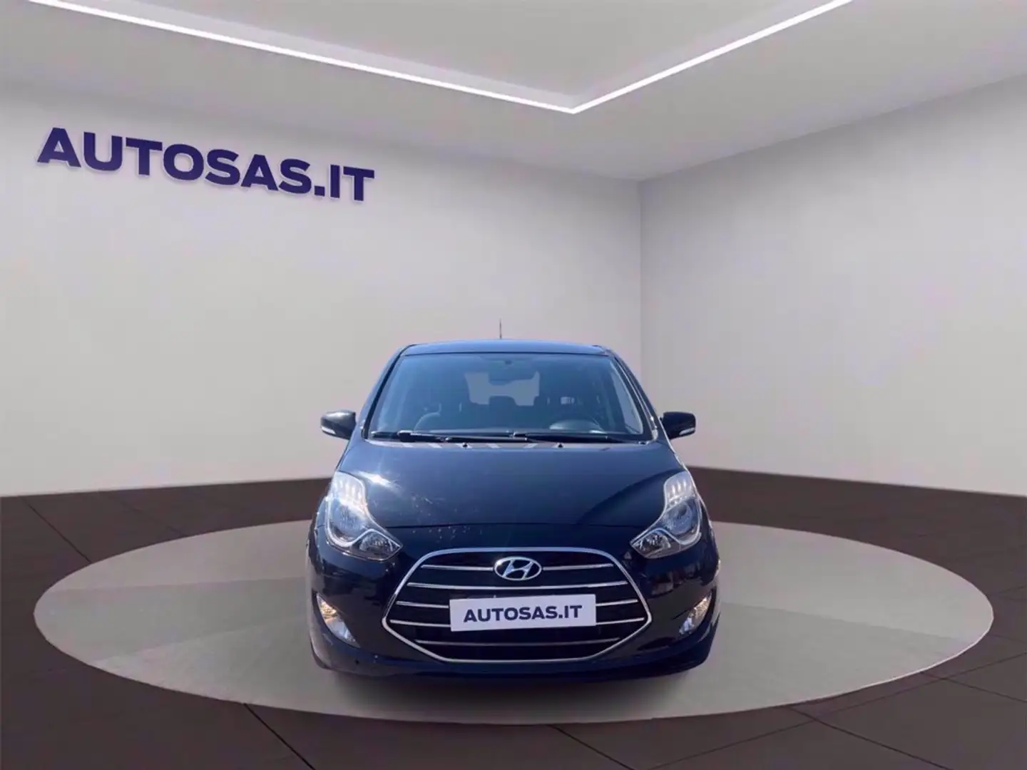 Hyundai iX20 1.4 crdi Xpossible 90cv Zwart - 1