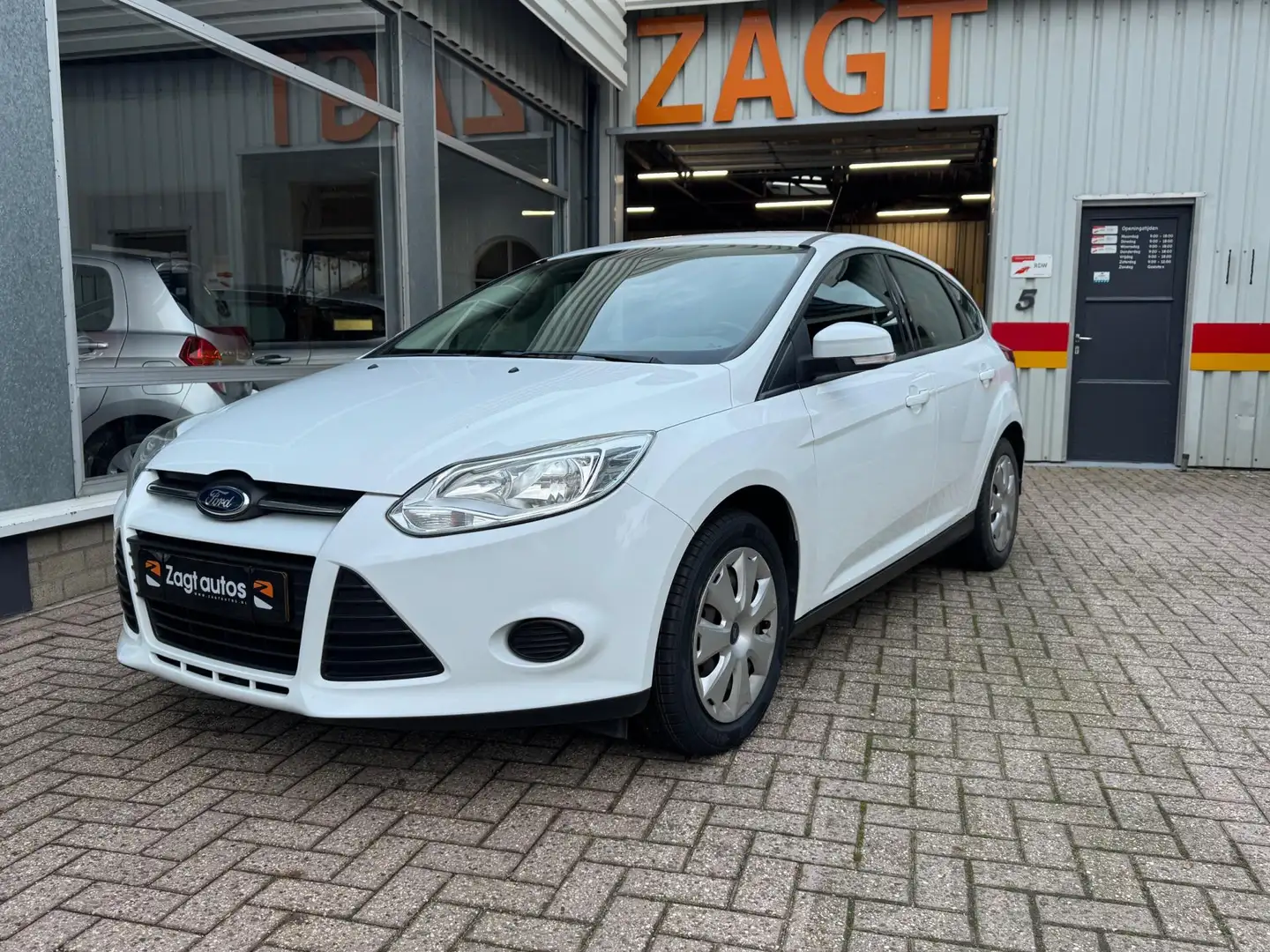 Ford Focus 1.0 EcoBoost Trend Wit - 1